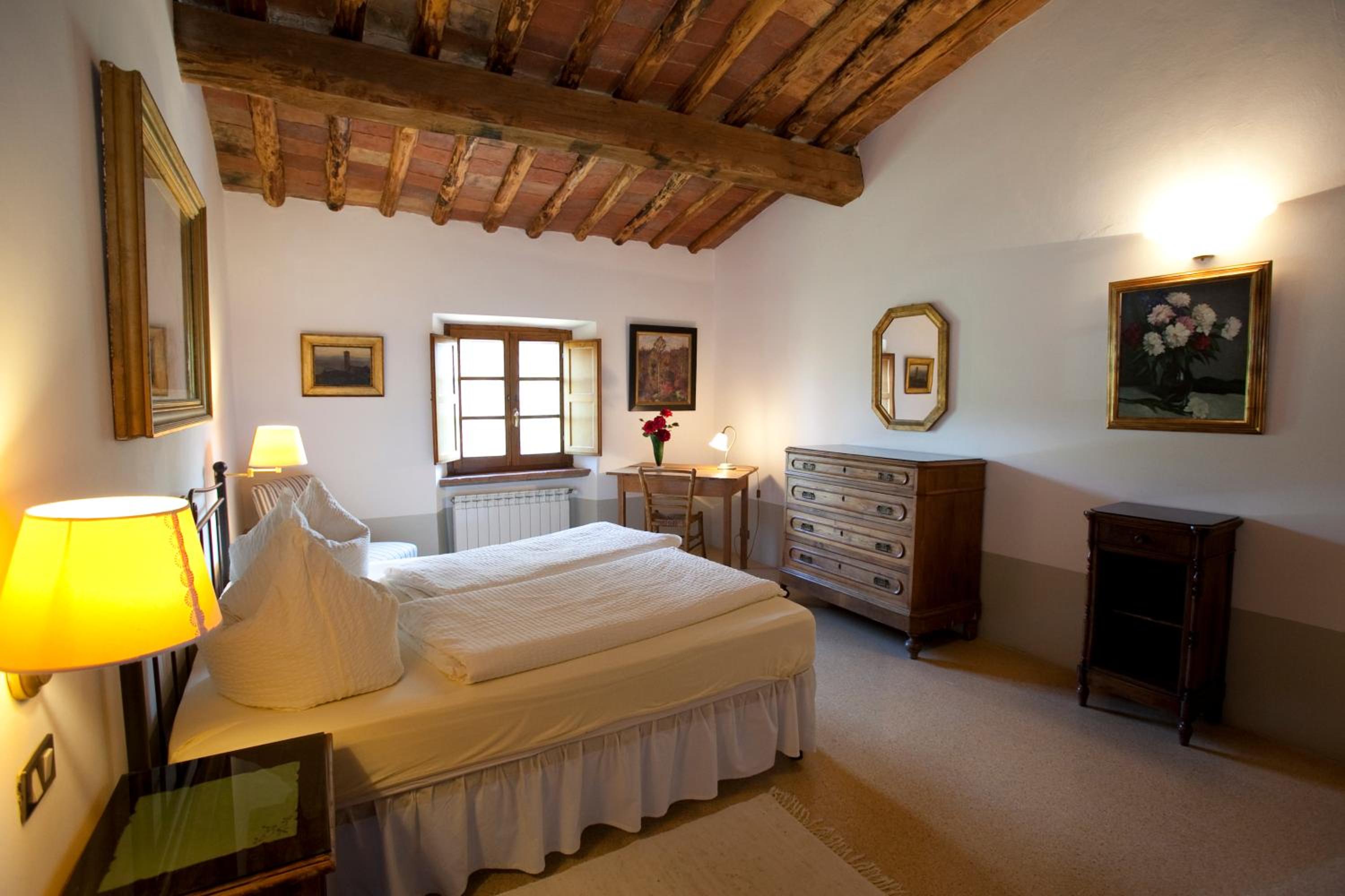 Two-Bedroom Apartment - Photo 2