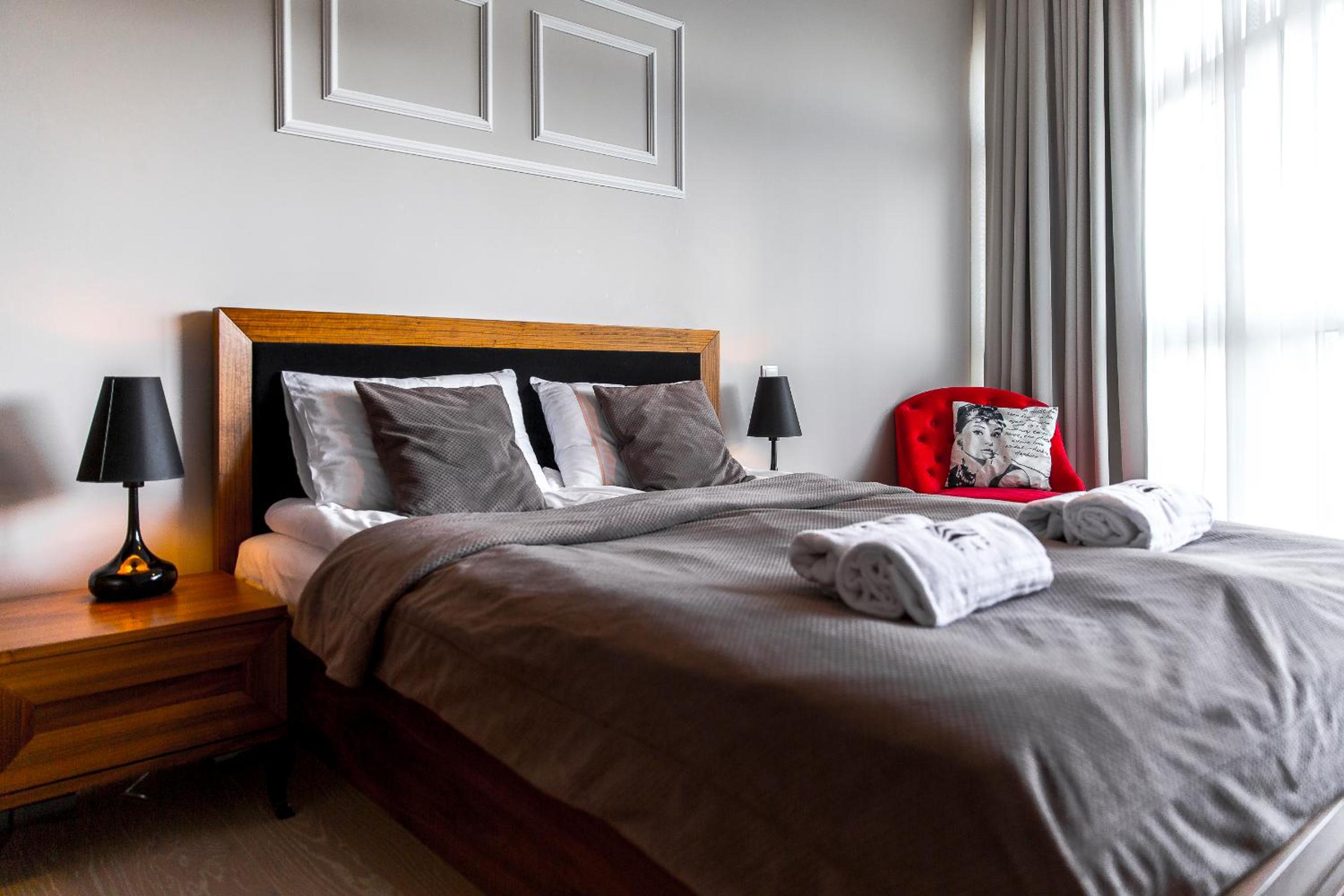 One-Bedroom Deluxe Apartment with Side Sea View III