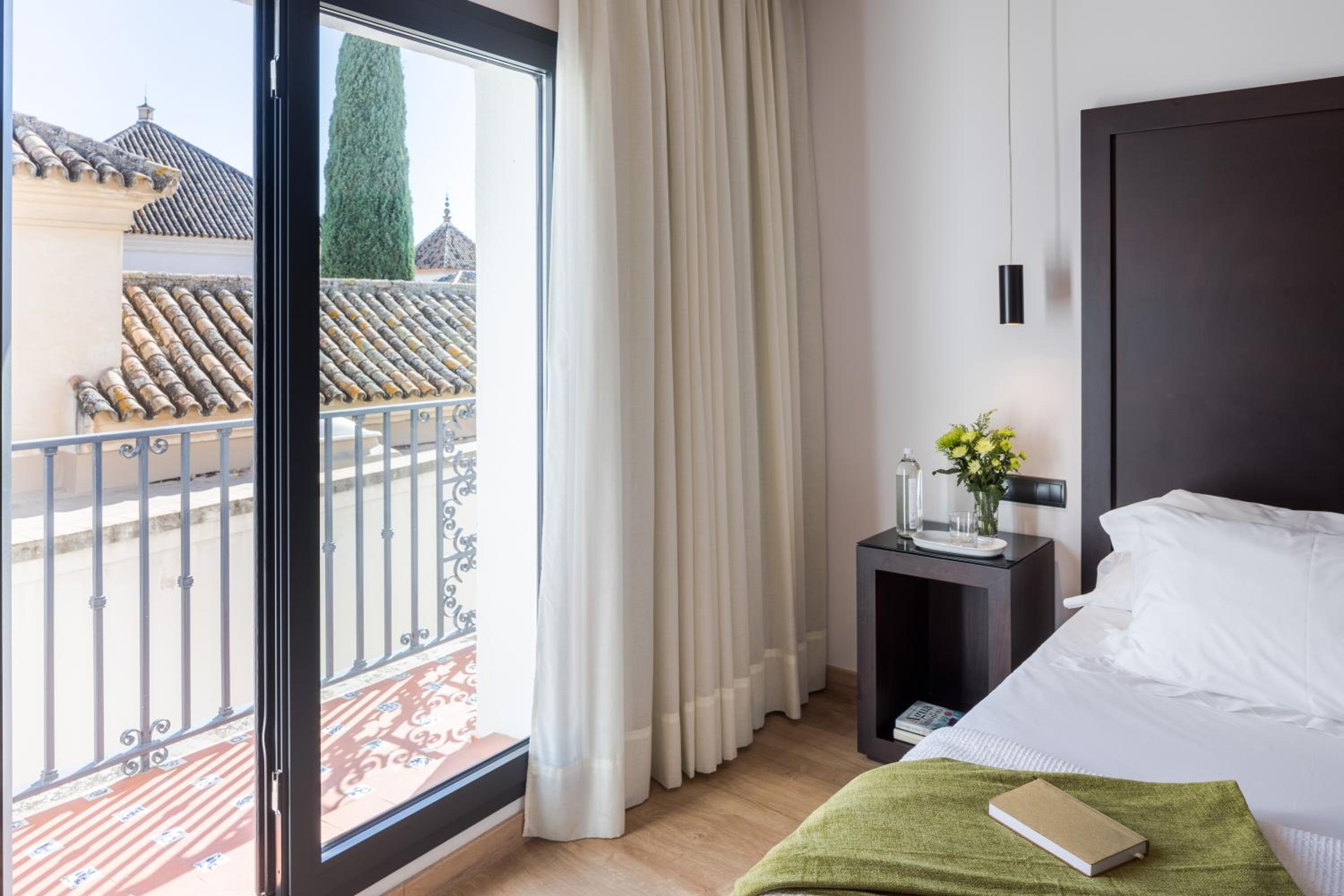 Standard Double or Twin Room (1-2 Adults) - Photo 2