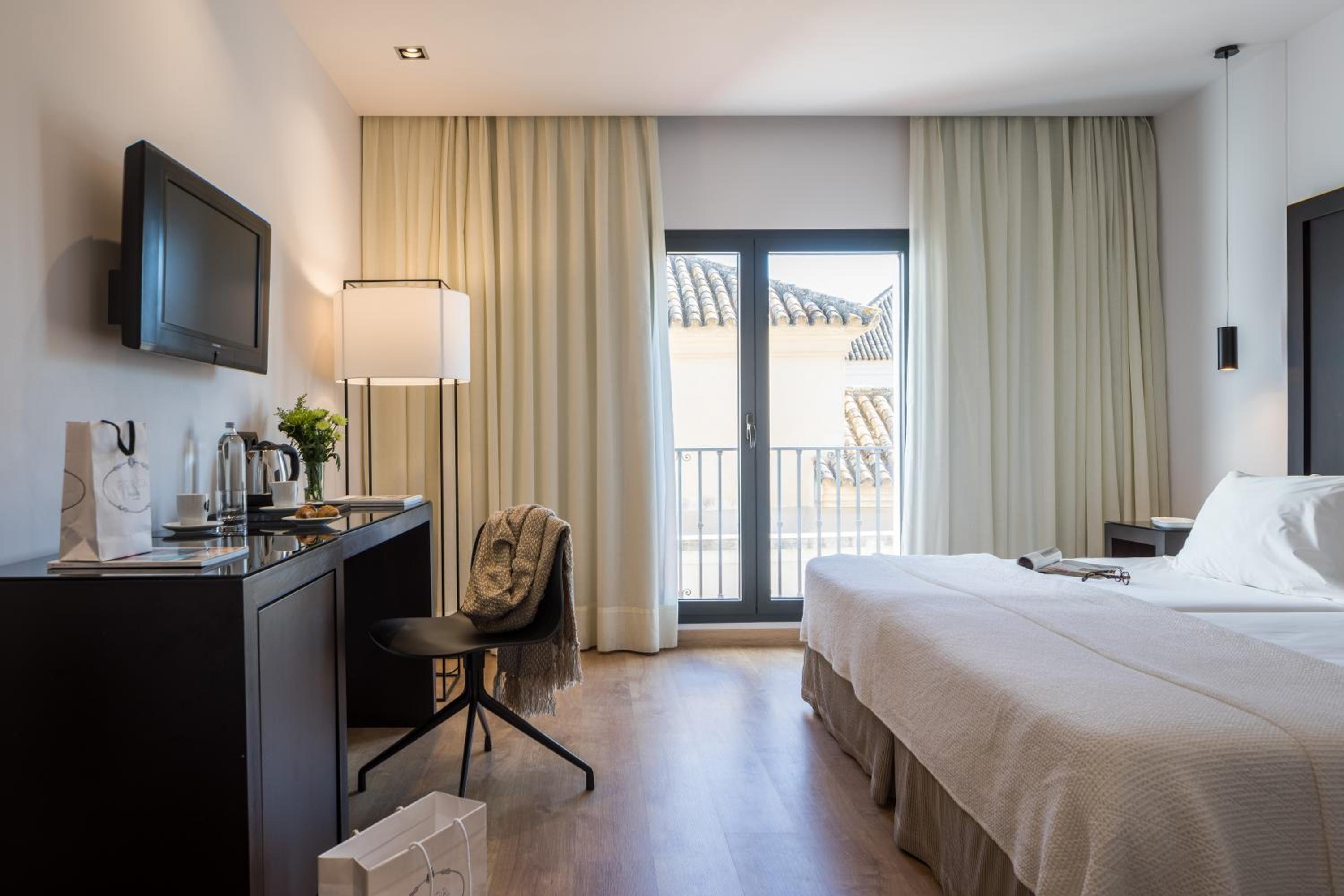 Standard Double or Twin Room (1-2 Adults) - Photo 5