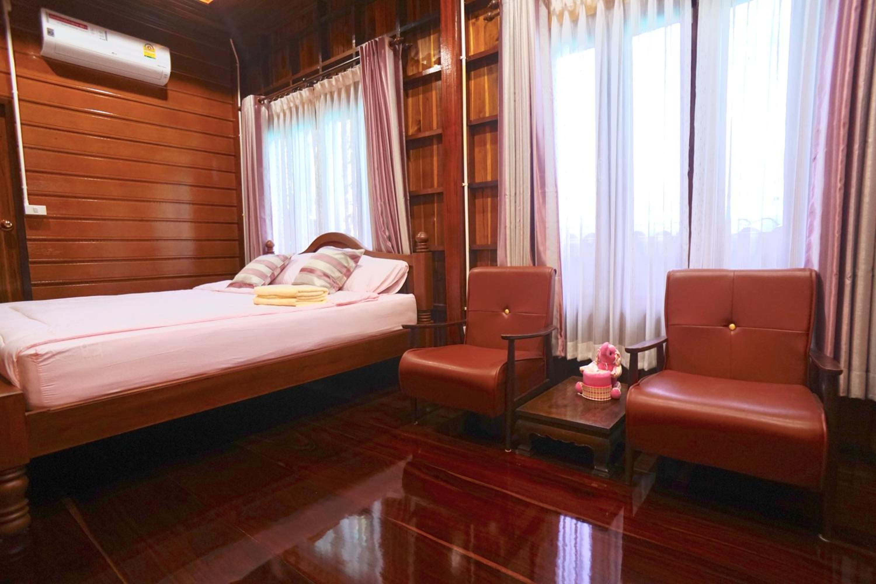 Standard King Room photo 2