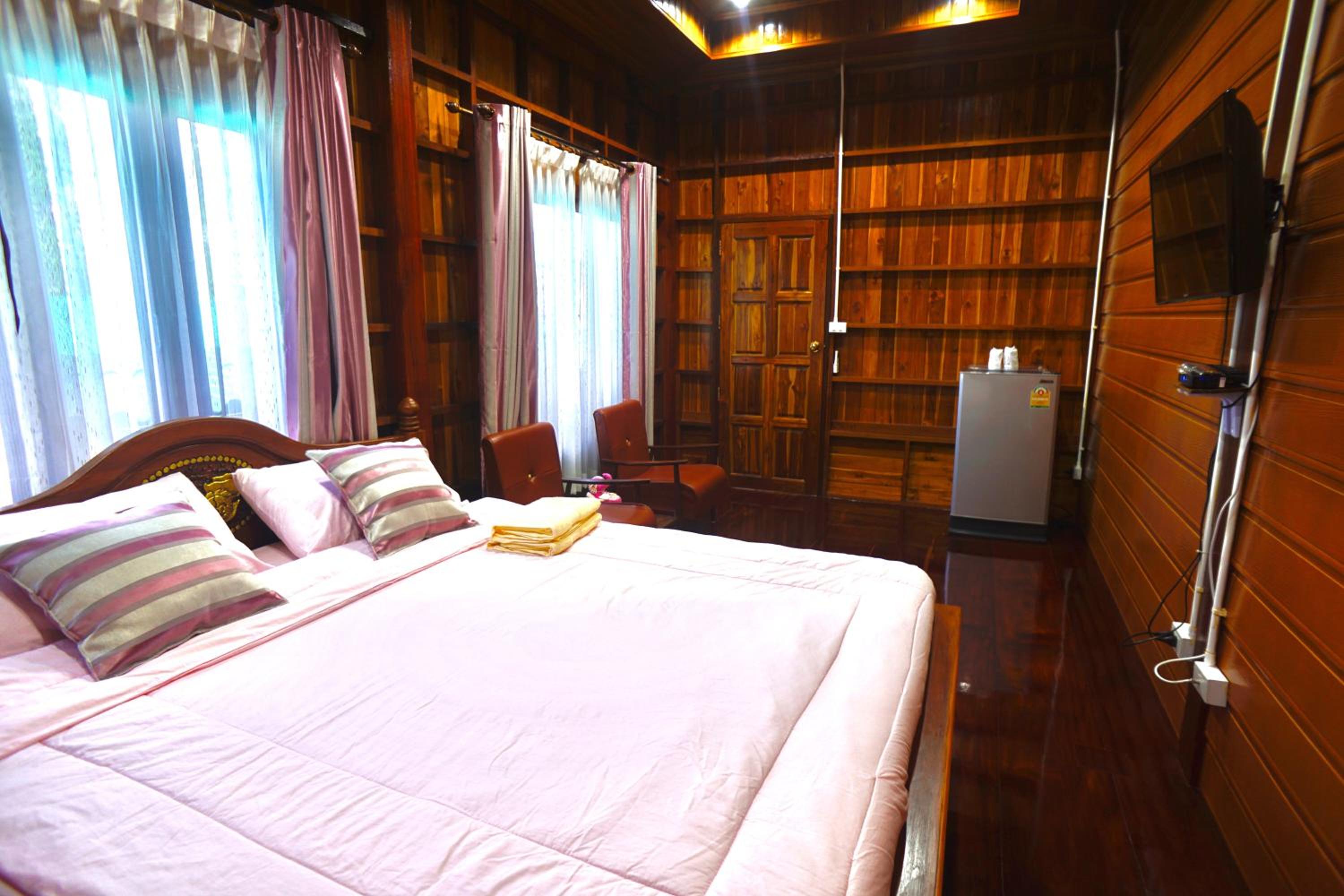 Standard King Room photo 3