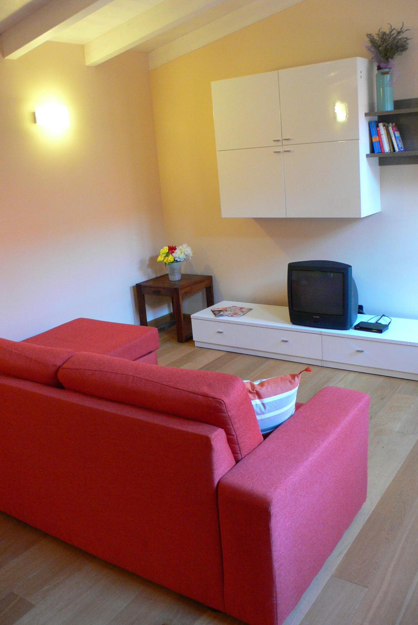 One-Bedroom Apartment photo 1