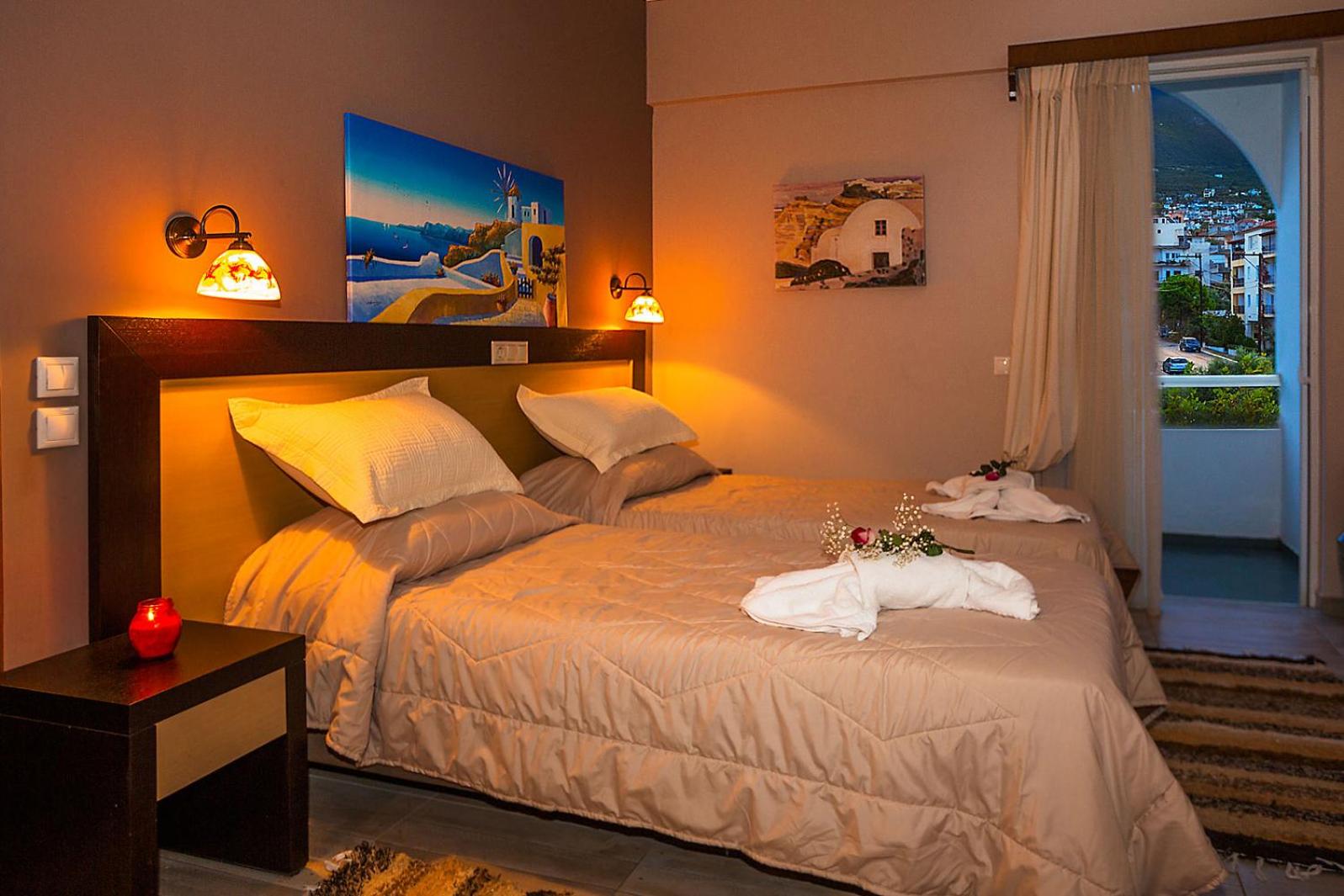 Double or Twin Room with City View photo 3
