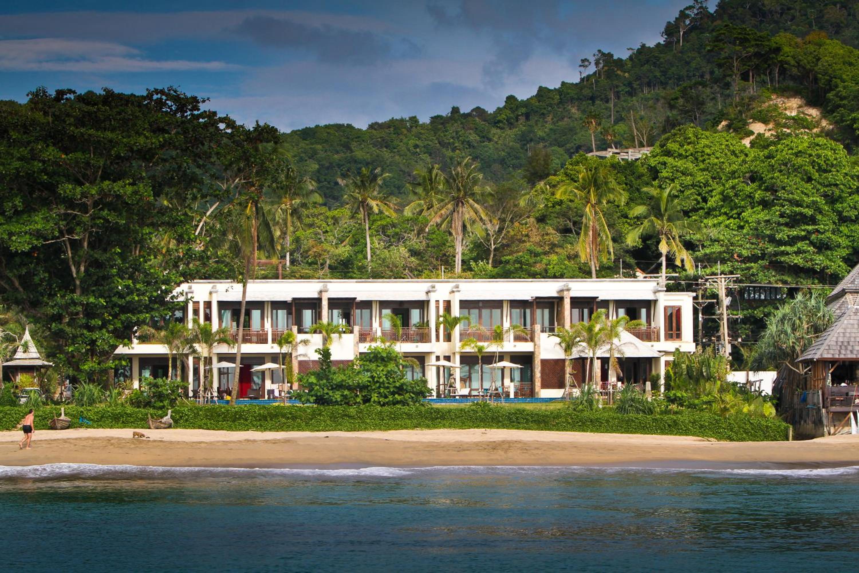 Beachfront Apartment - 4 Bedroom (Upper floor) photo 3