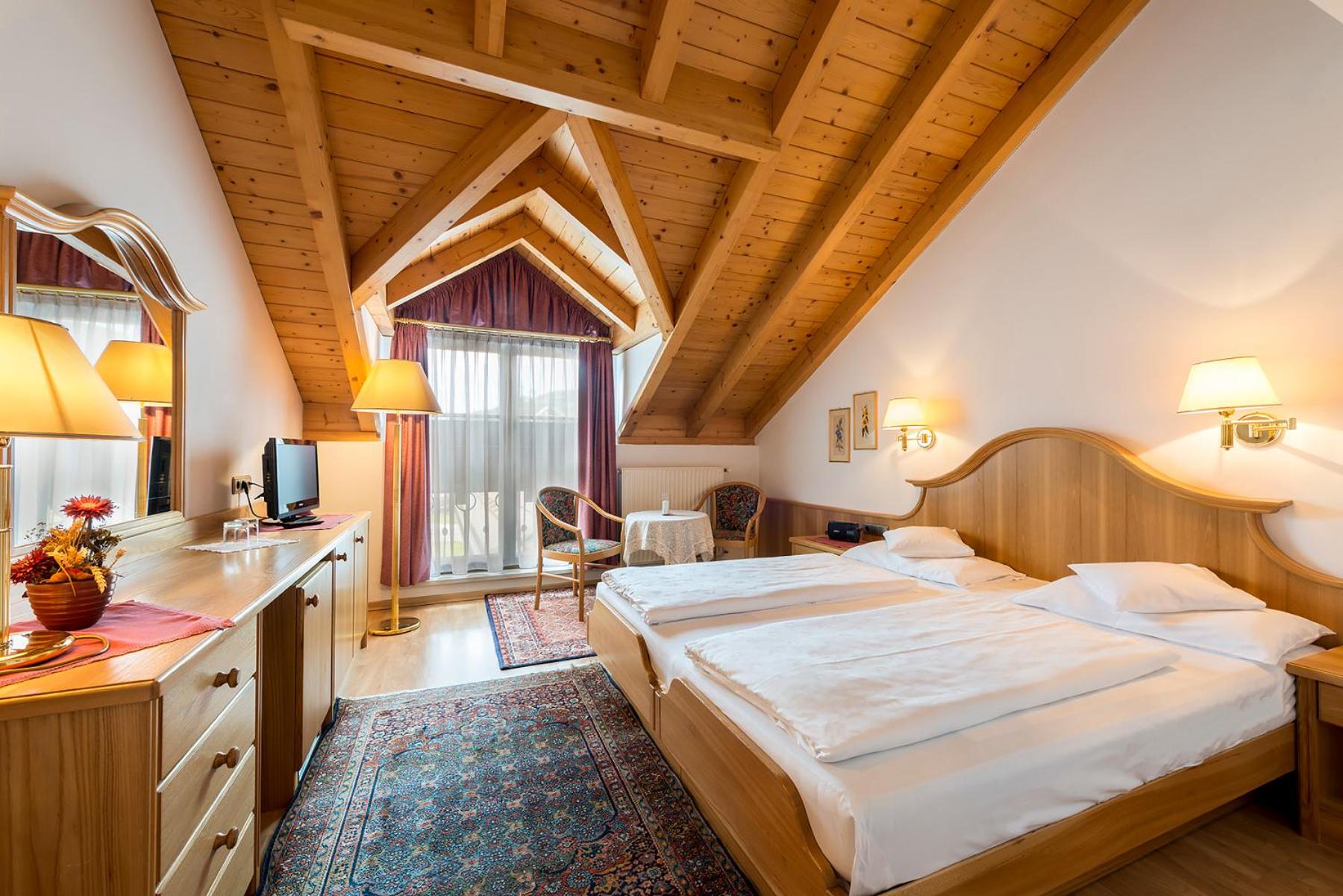 Deluxe Double or Twin Room photo 1