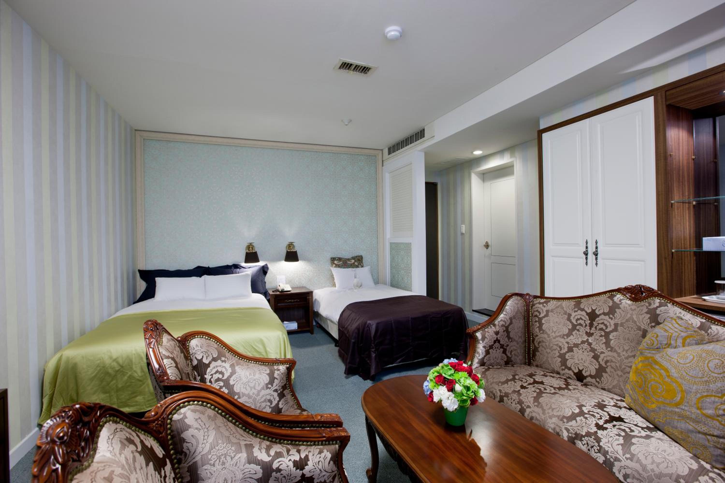 Deluxe Family Room - Photo 5