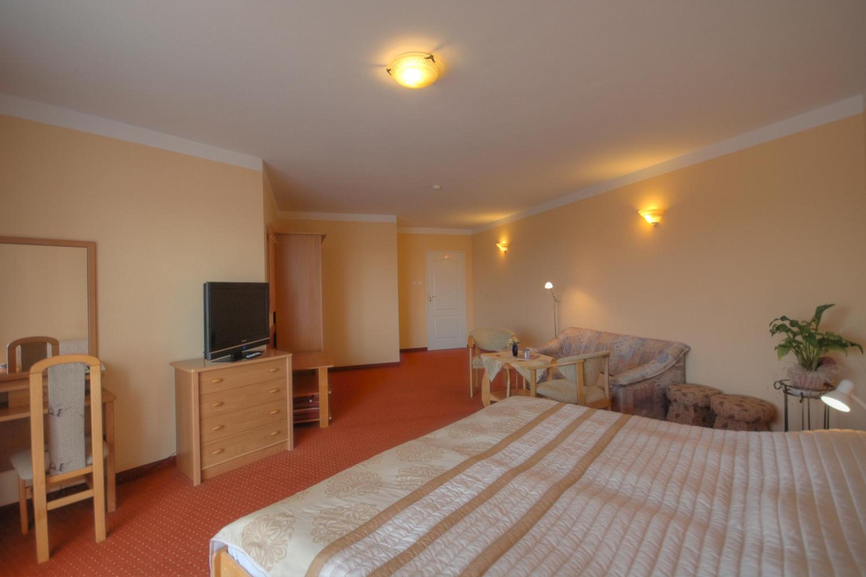 Deluxe Double Room with Balcony - Photo 3