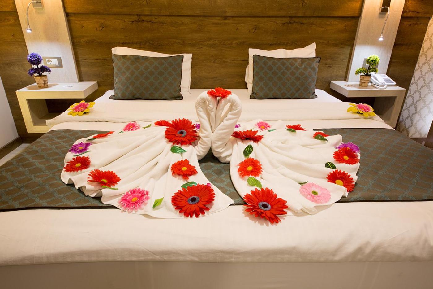 Honeymoon Suite
