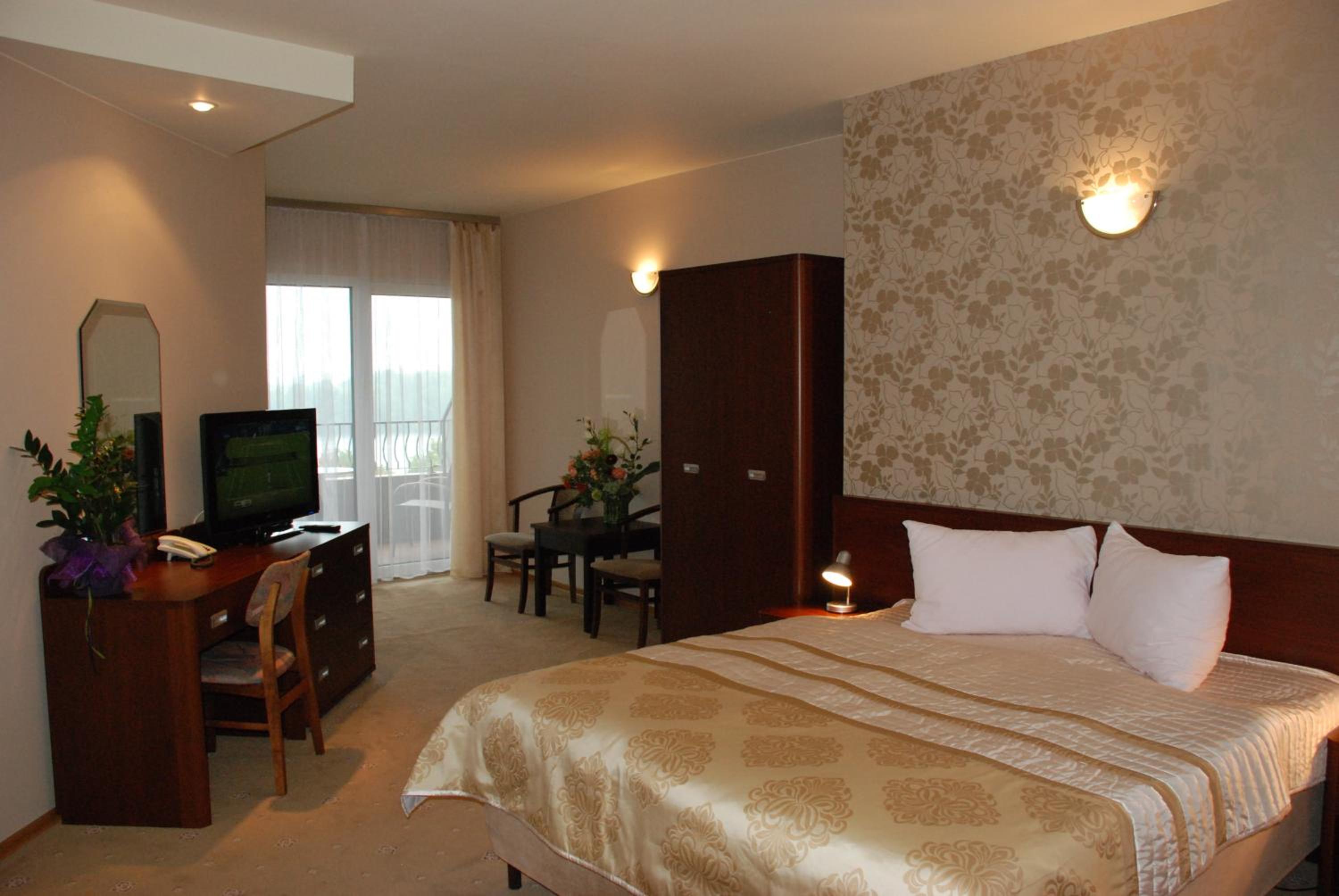 Deluxe Double Room with Balcony - Photo 5