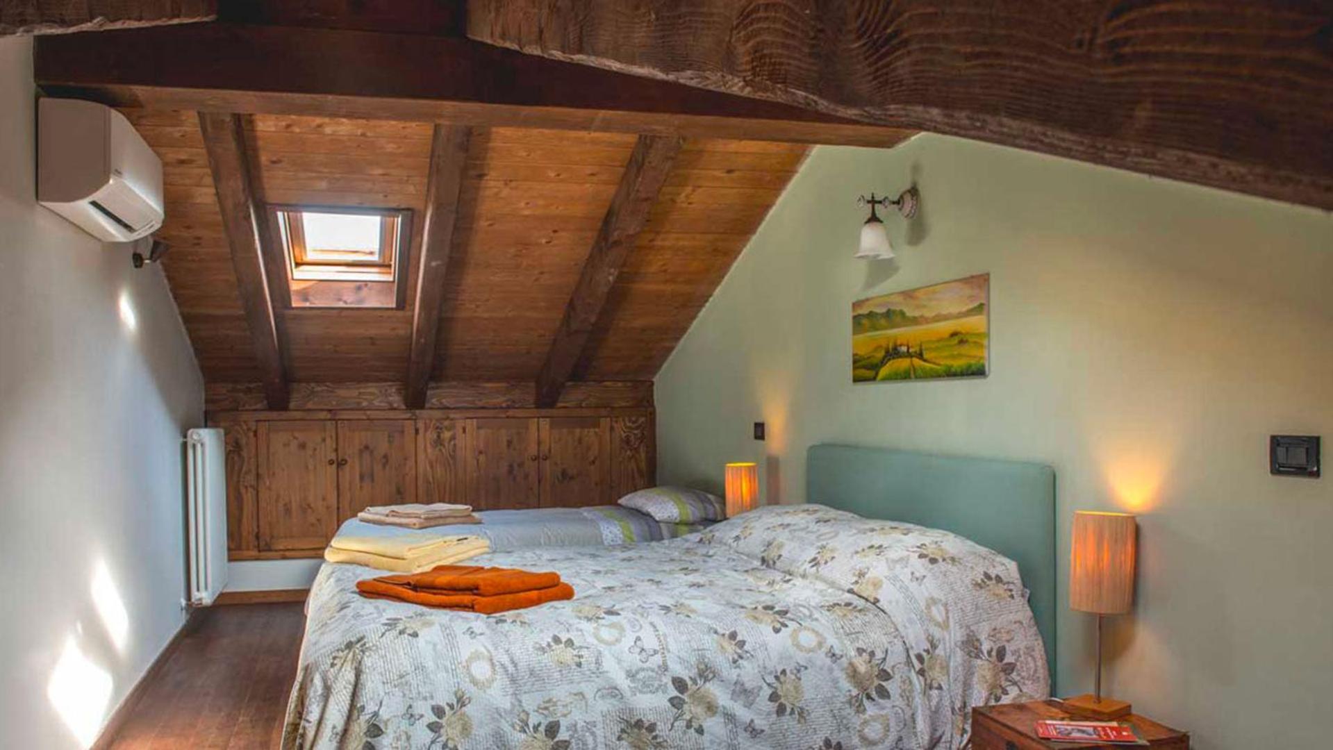 Quadruple Room with Private Bathroom photo 3