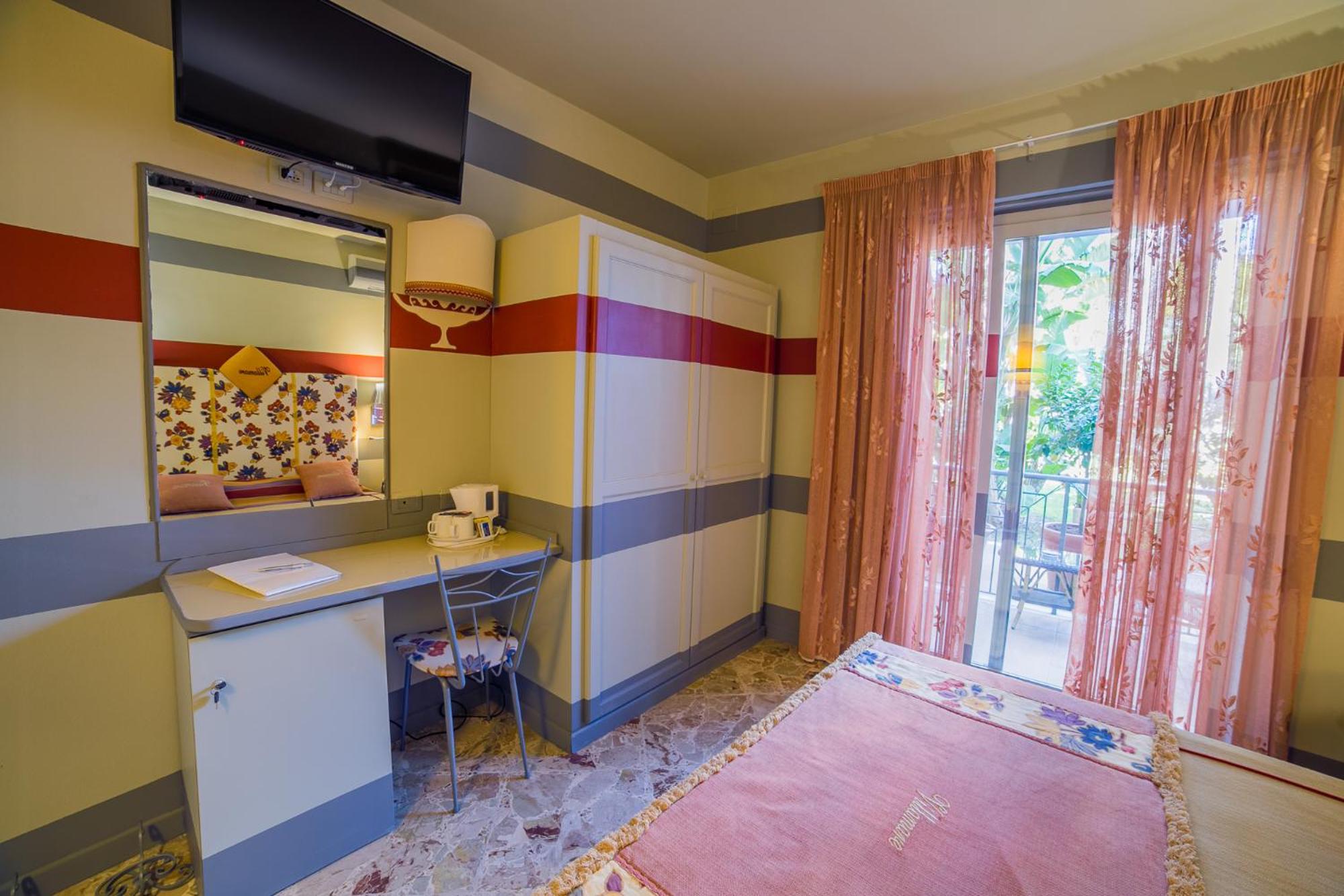 Double Room - Photo 4