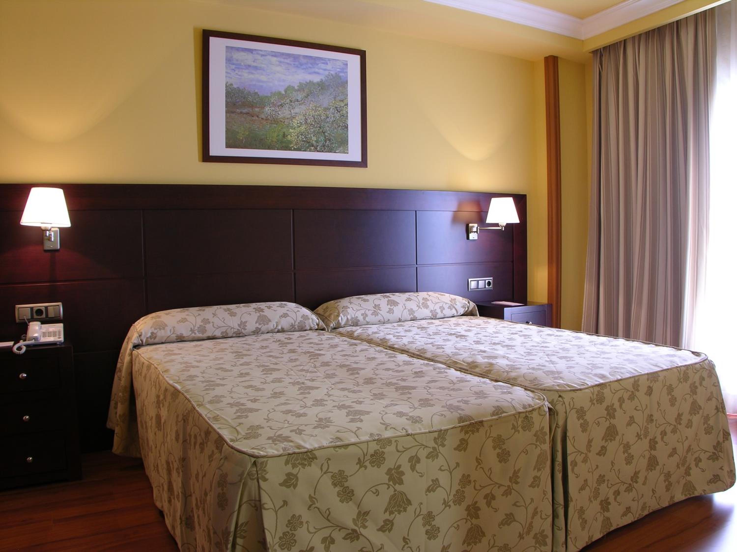 Habitación Doble con cama supletoria (2 adultos + 1 niño)