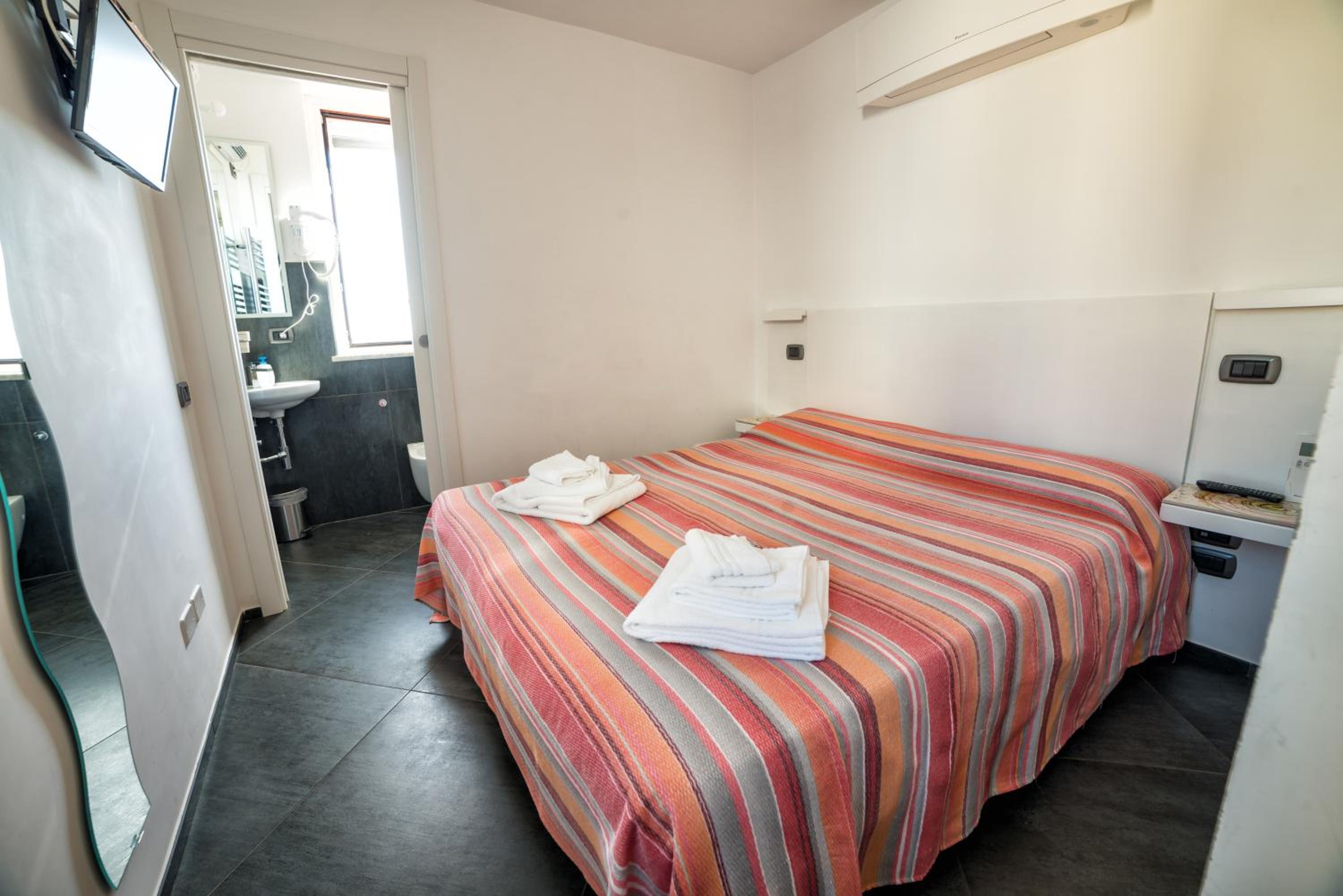 Small Double Room photo 2
