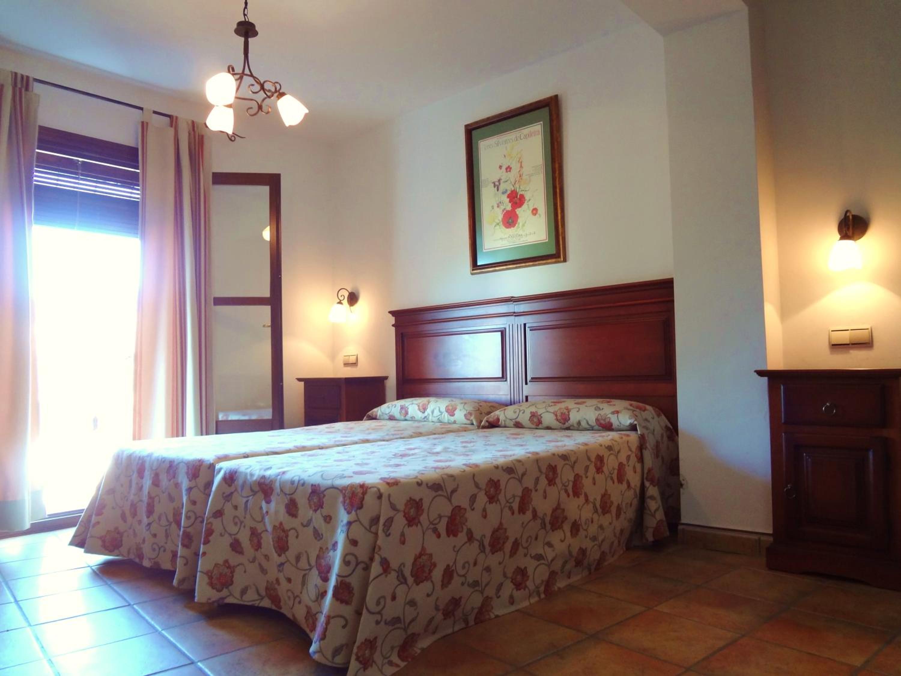 Double or Twin Room - Photo 8