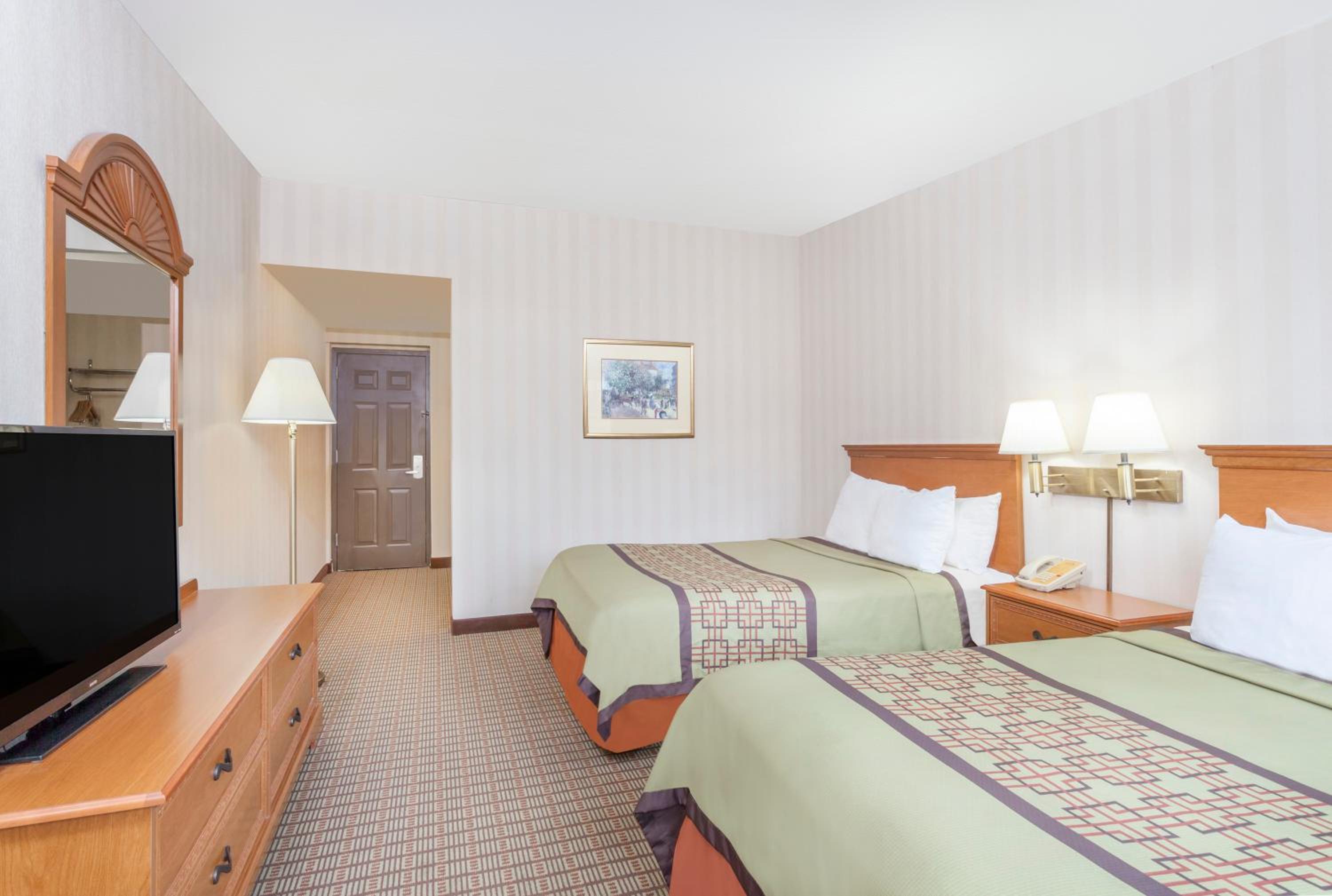 Double Room with Two Double Beds - Non-Smoking - Photo 3