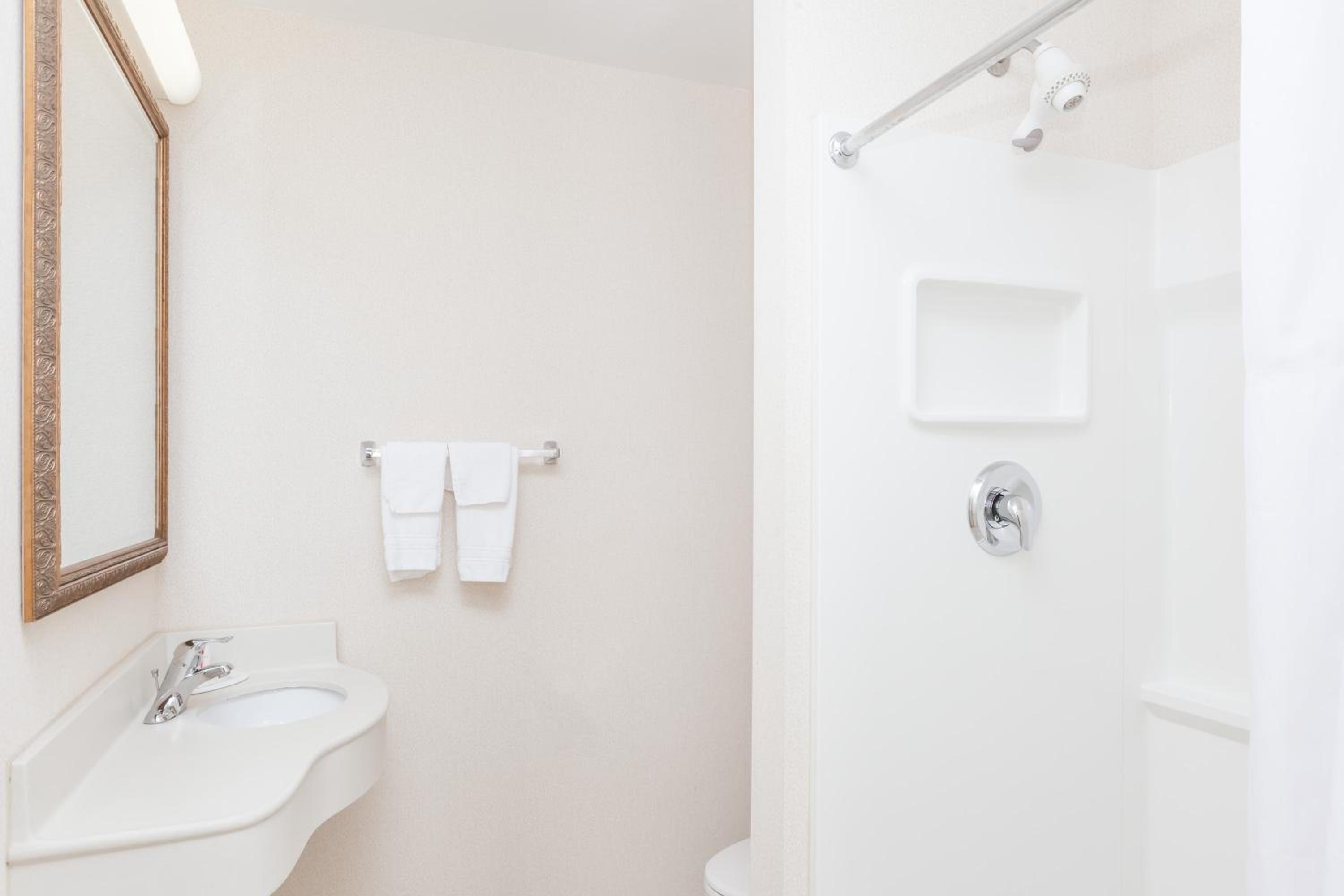 King Room - Non-Smoking - Photo 2