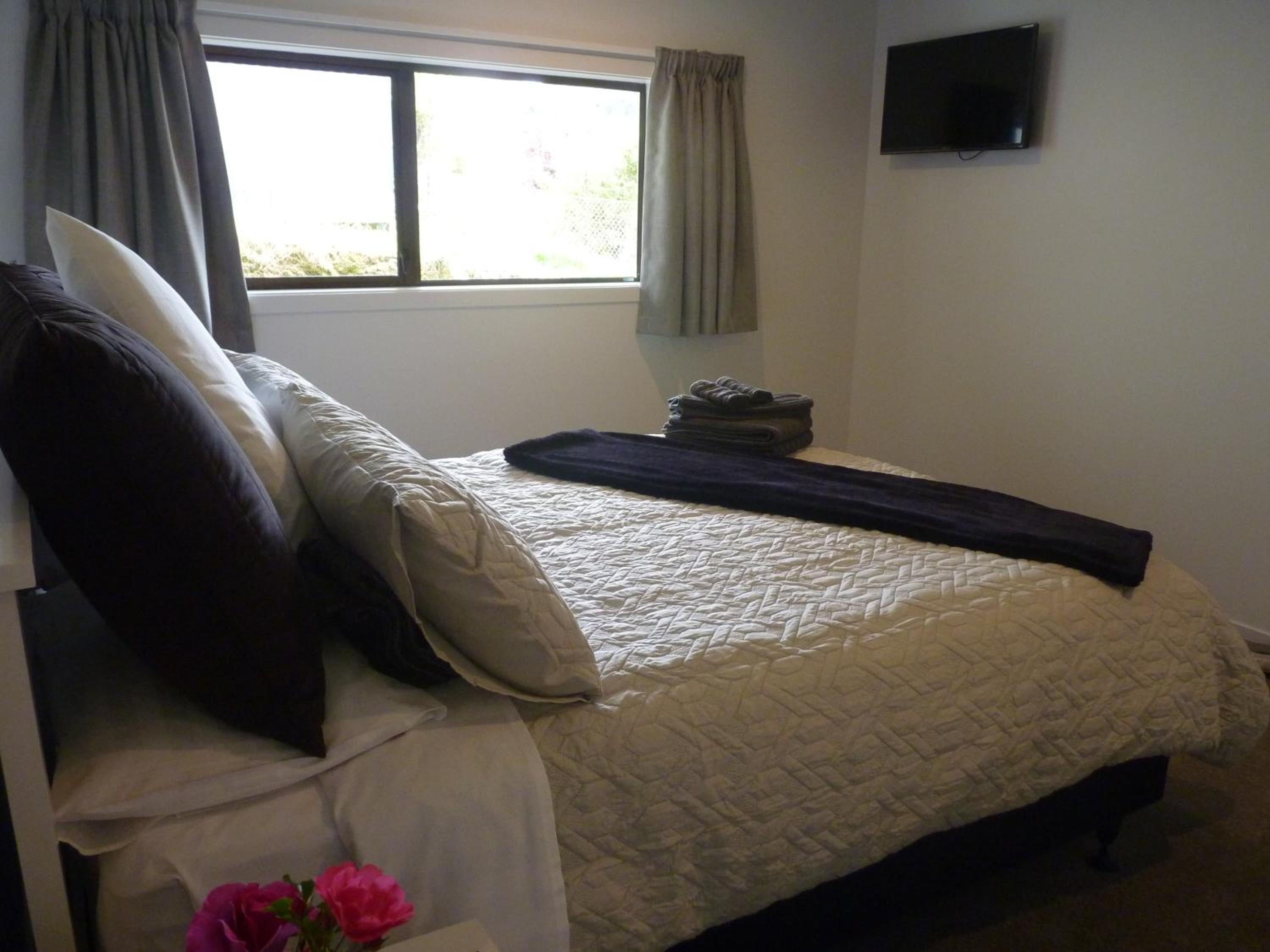 Queen Room with Private External Bathroom  - Photo 1