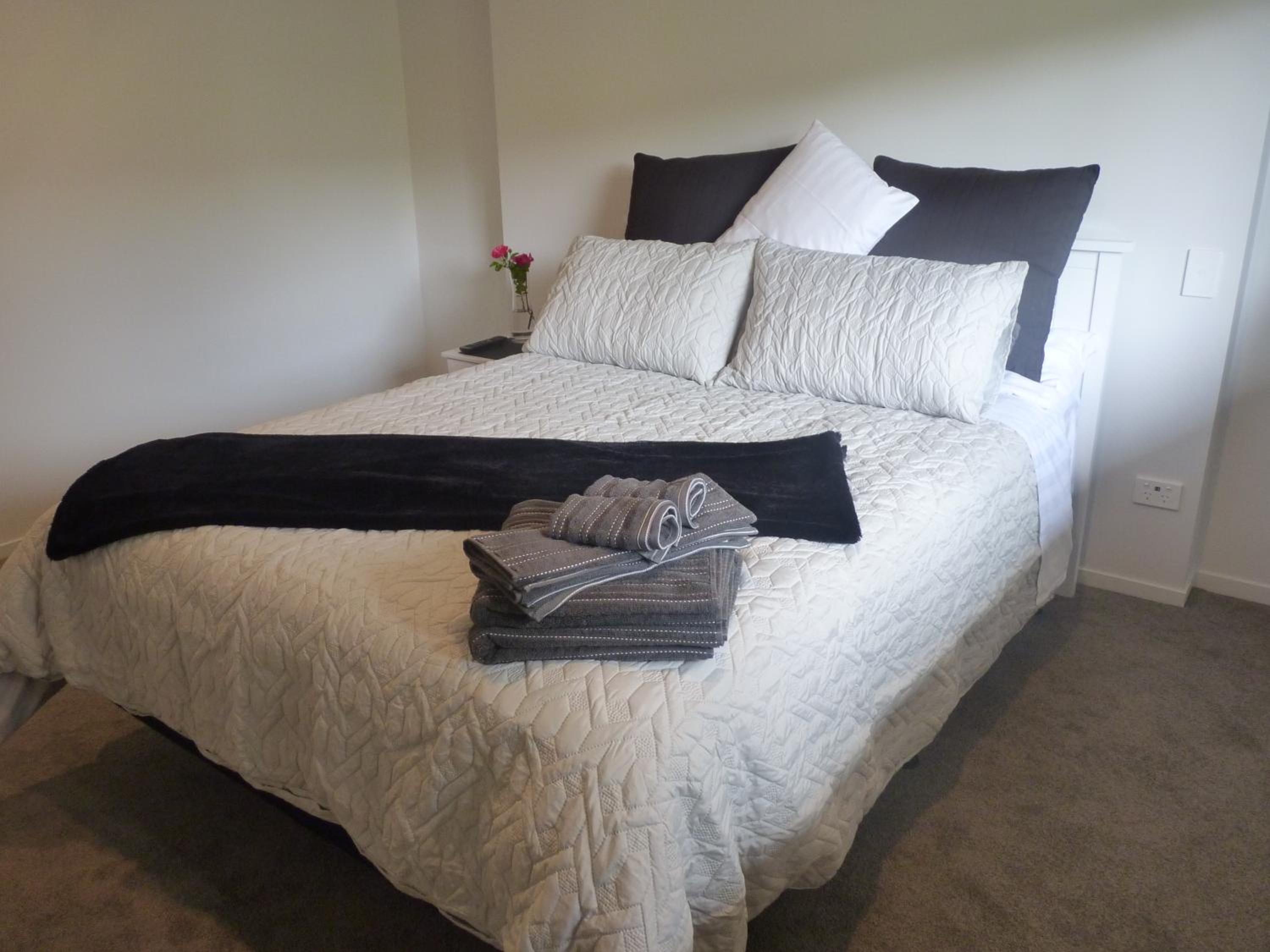 Standard Queen Room photo 3