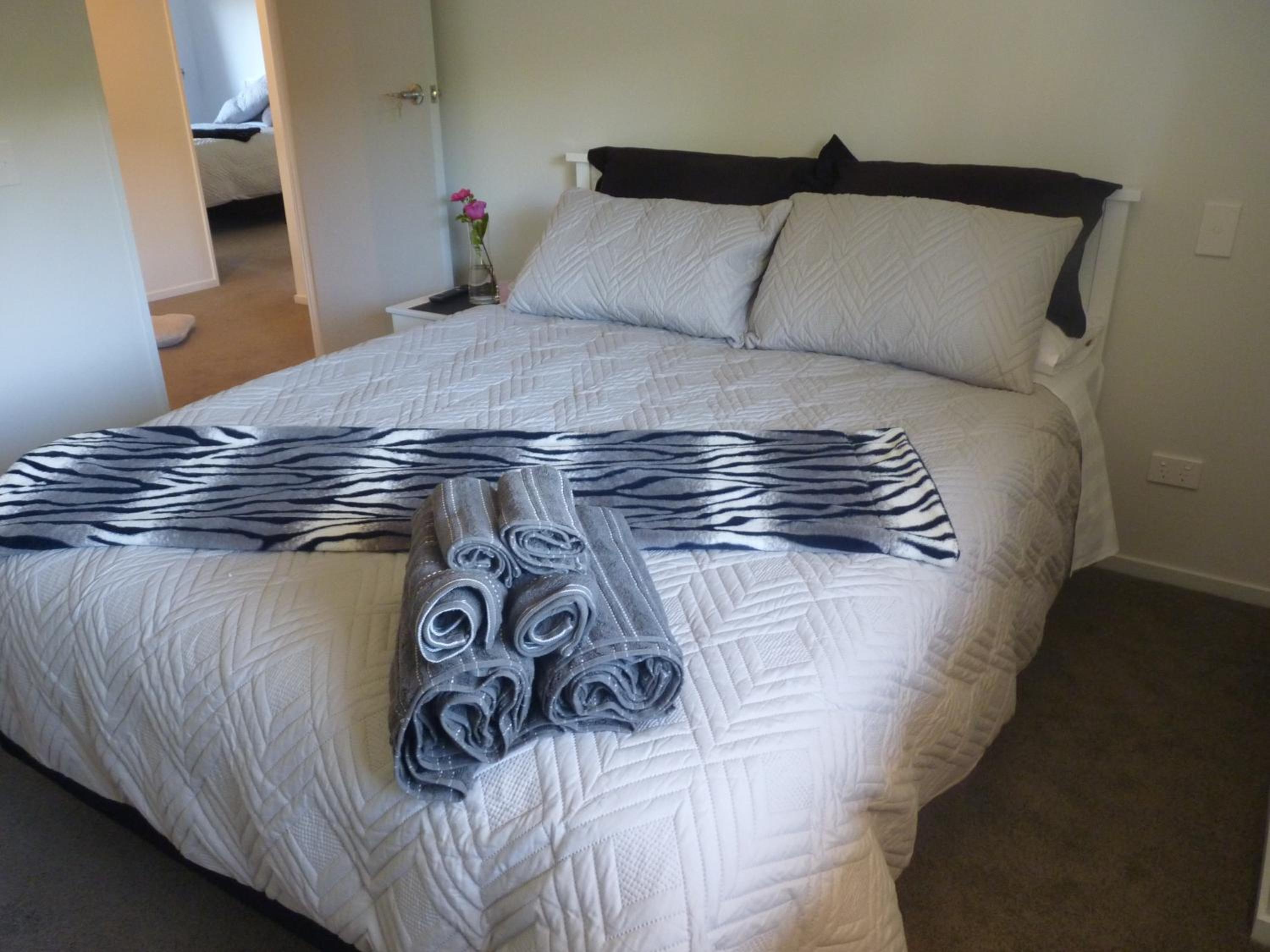 Queen Room with Private External Bathroom  - Photo 2
