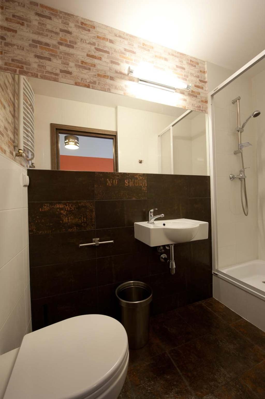 Twin Room with Private Bathroom - Photo 7