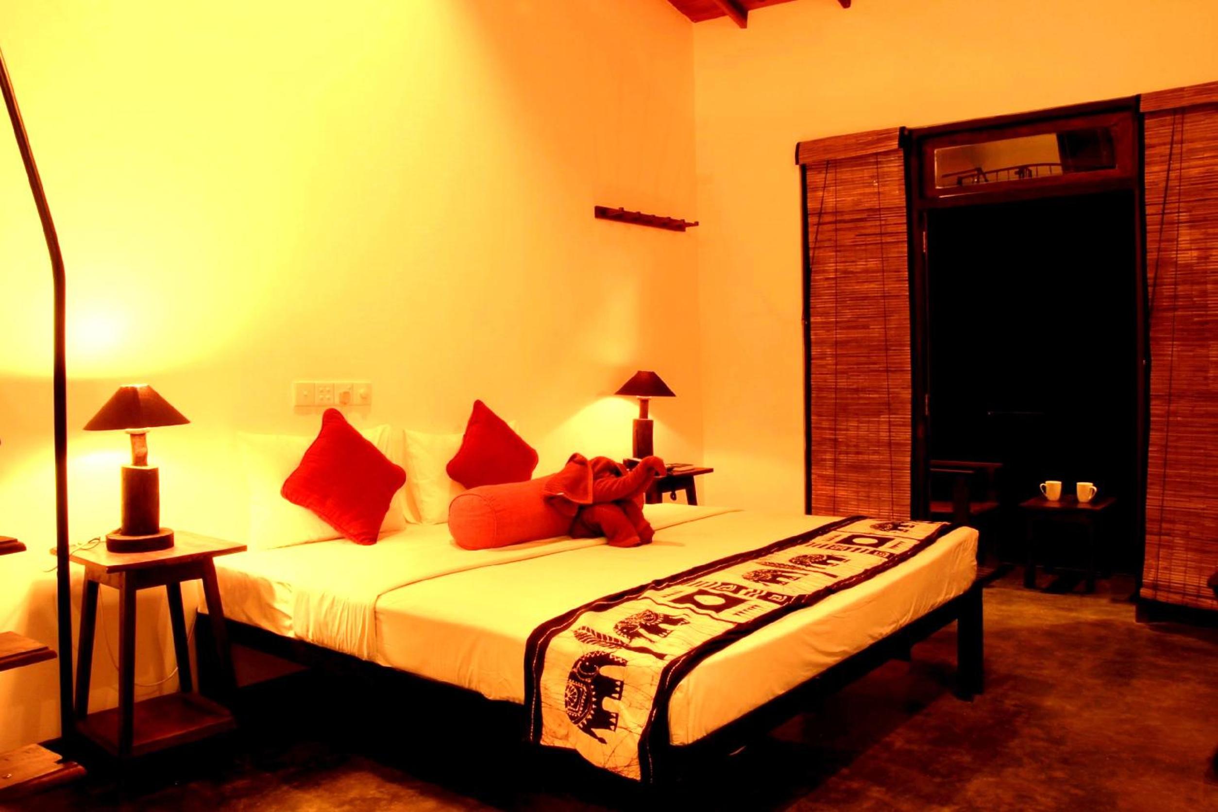 Deluxe Double Room with Free 24 hours Check-in & Check-out - Photo 7