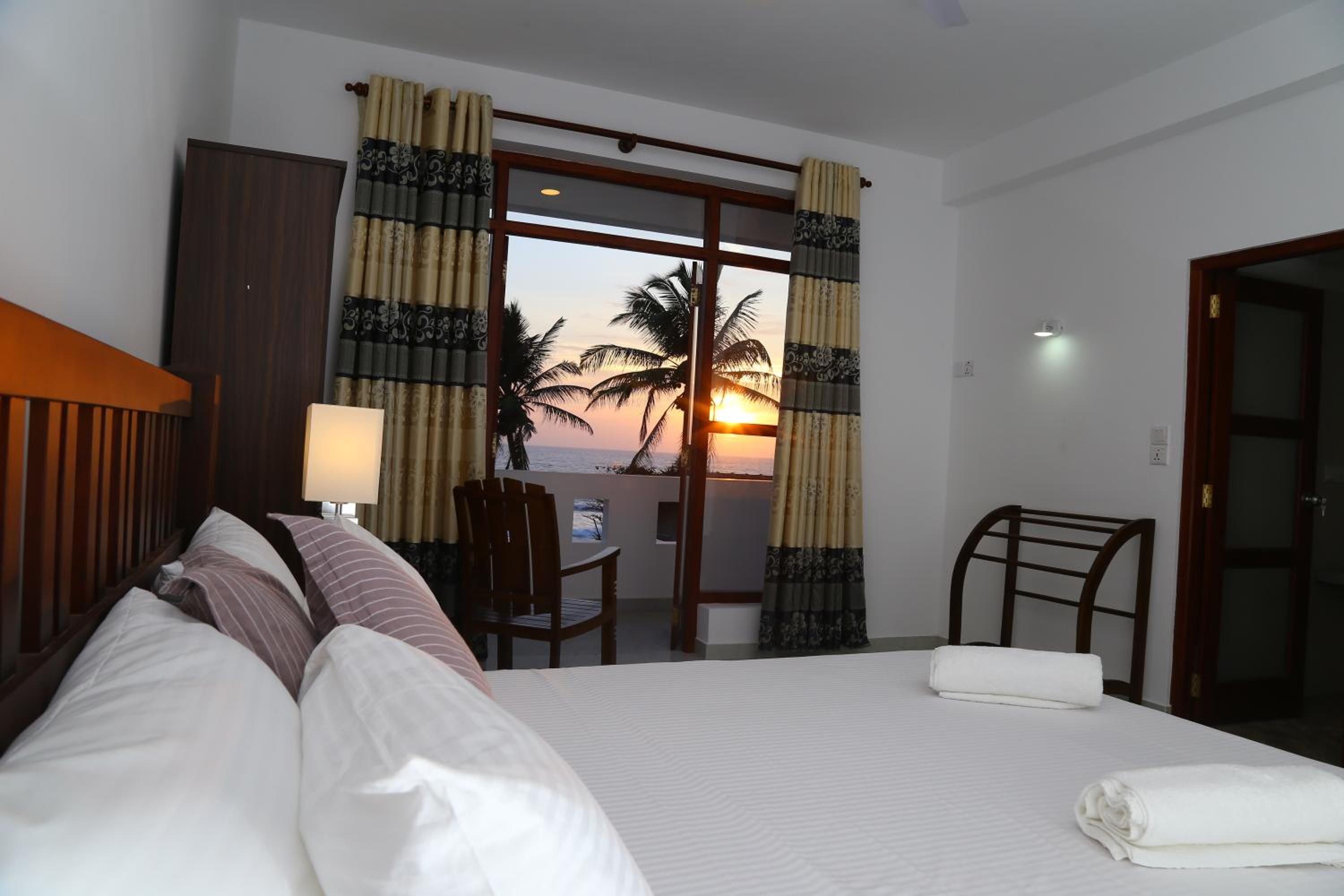 Deluxe Double Room with Balcony photo 2