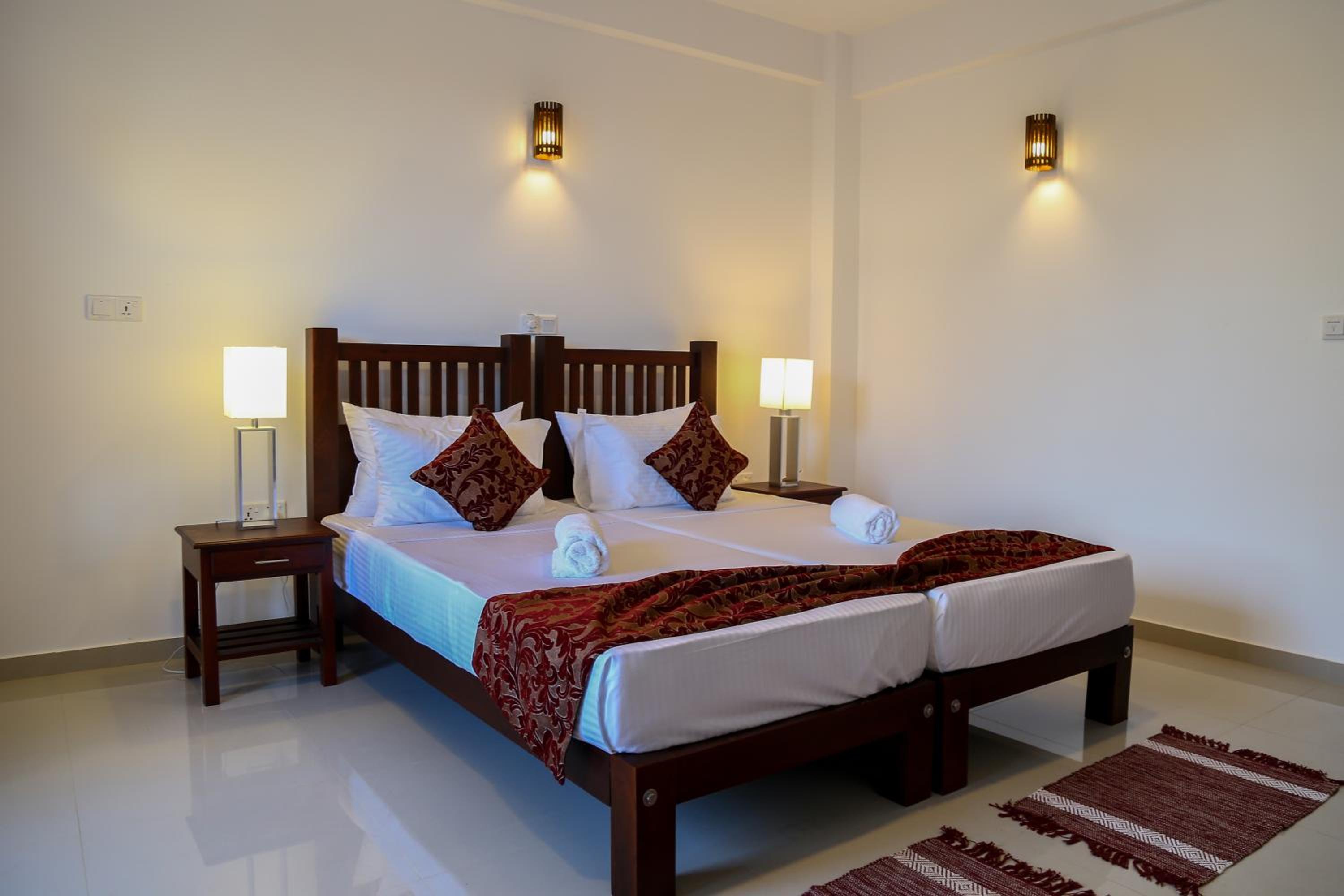 Deluxe Double Room with Balcony photo 3