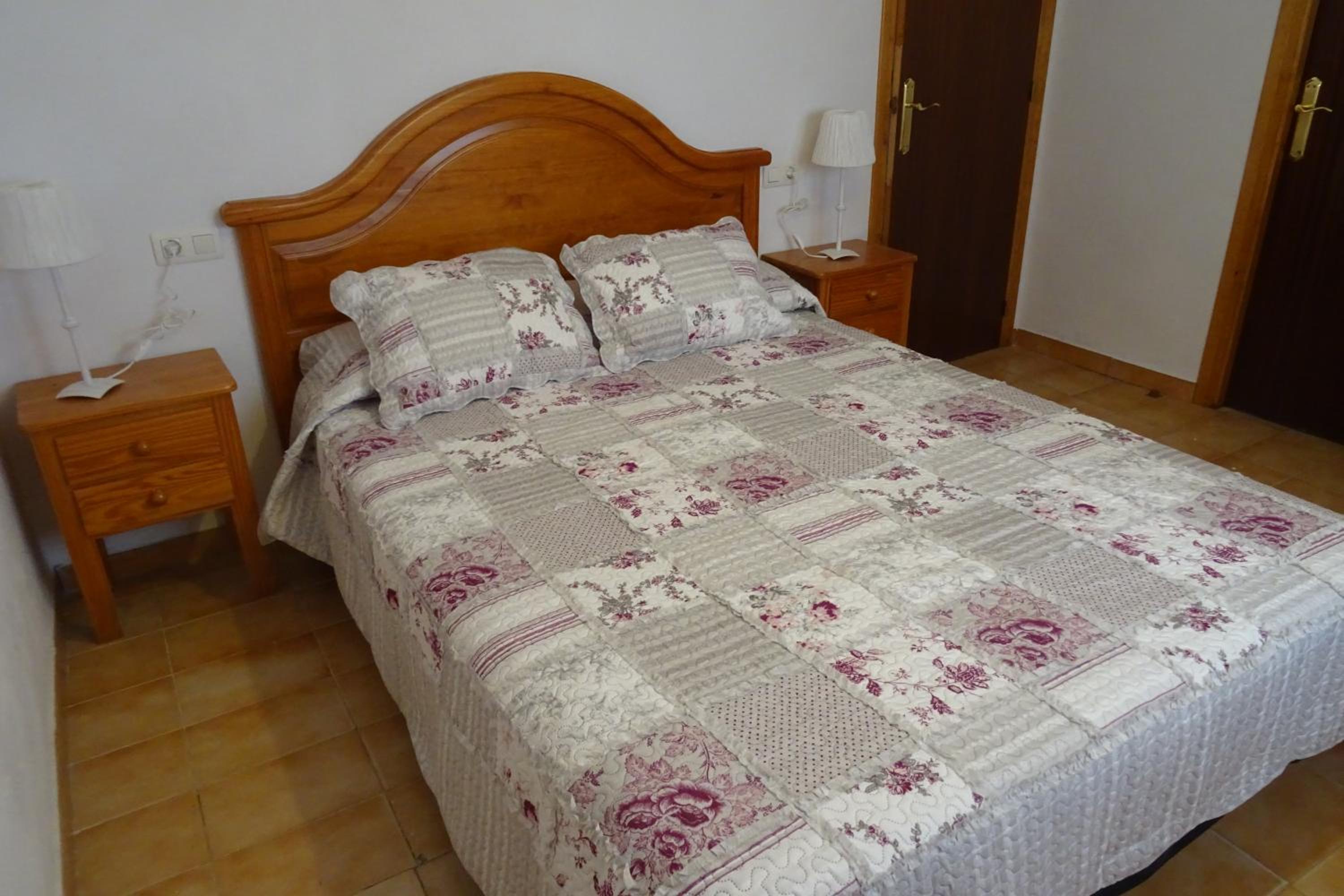 Five-Bedroom House photo 2