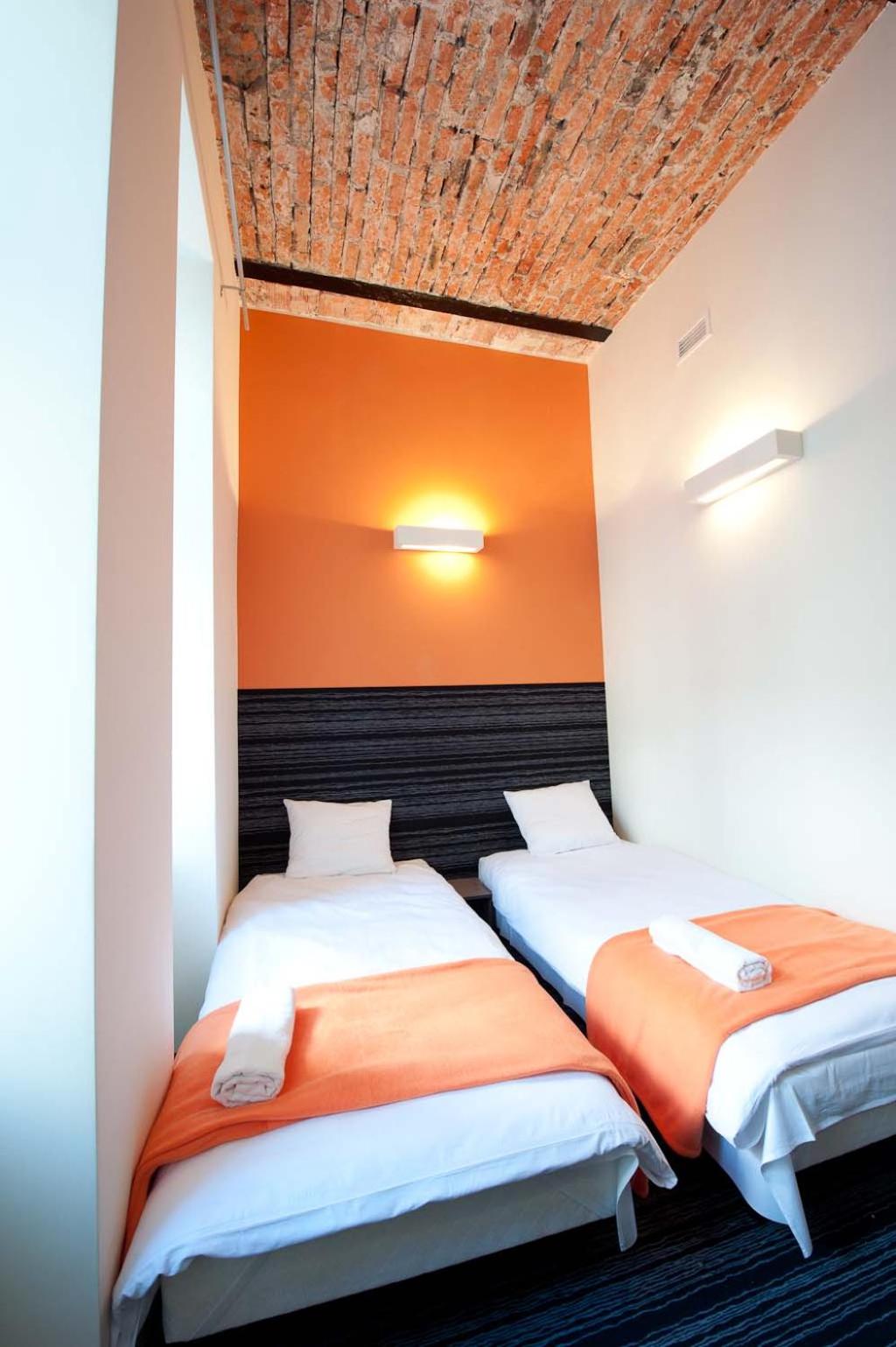 Twin Room with Private Bathroom - Photo 2