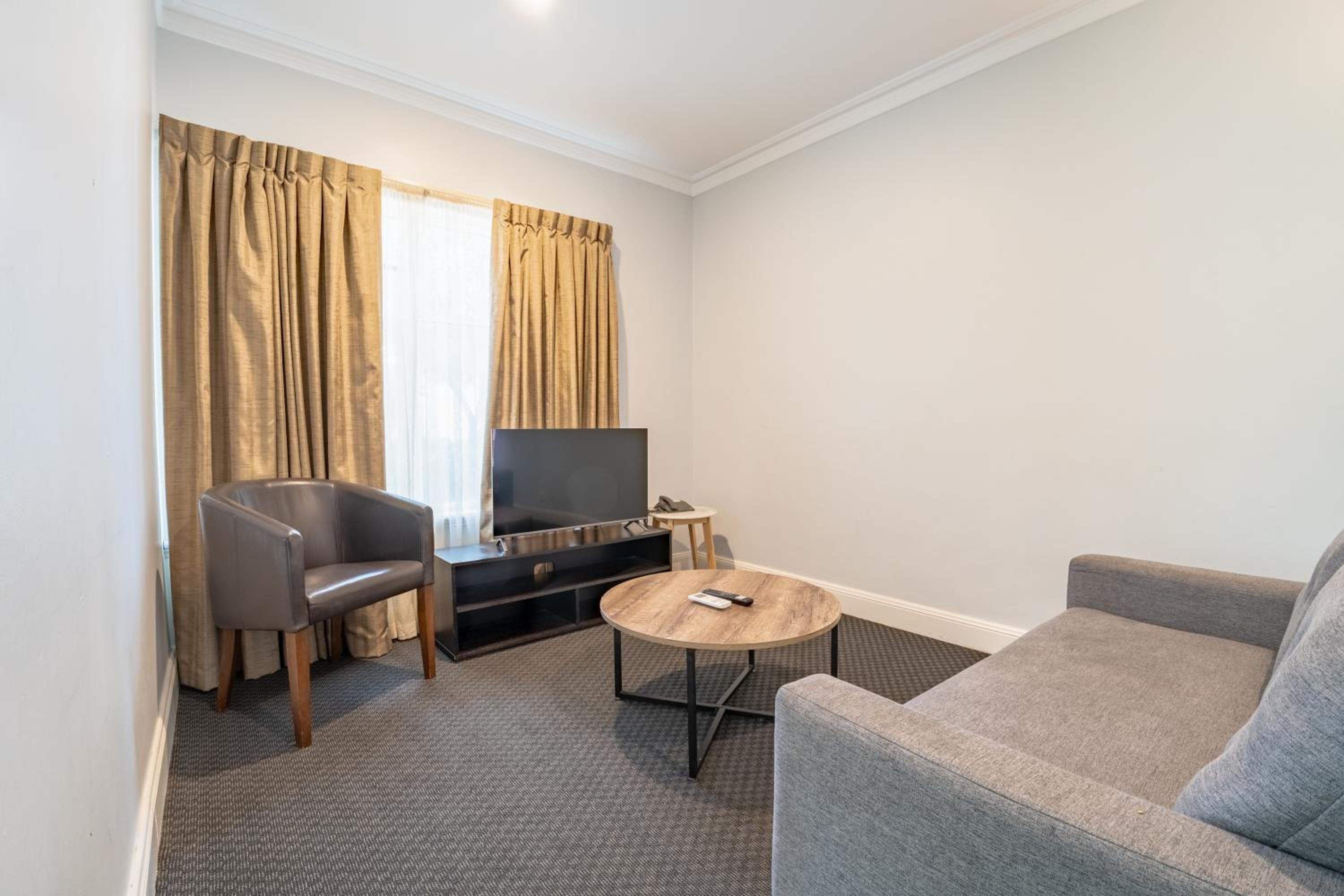 Queen Suite photo 1