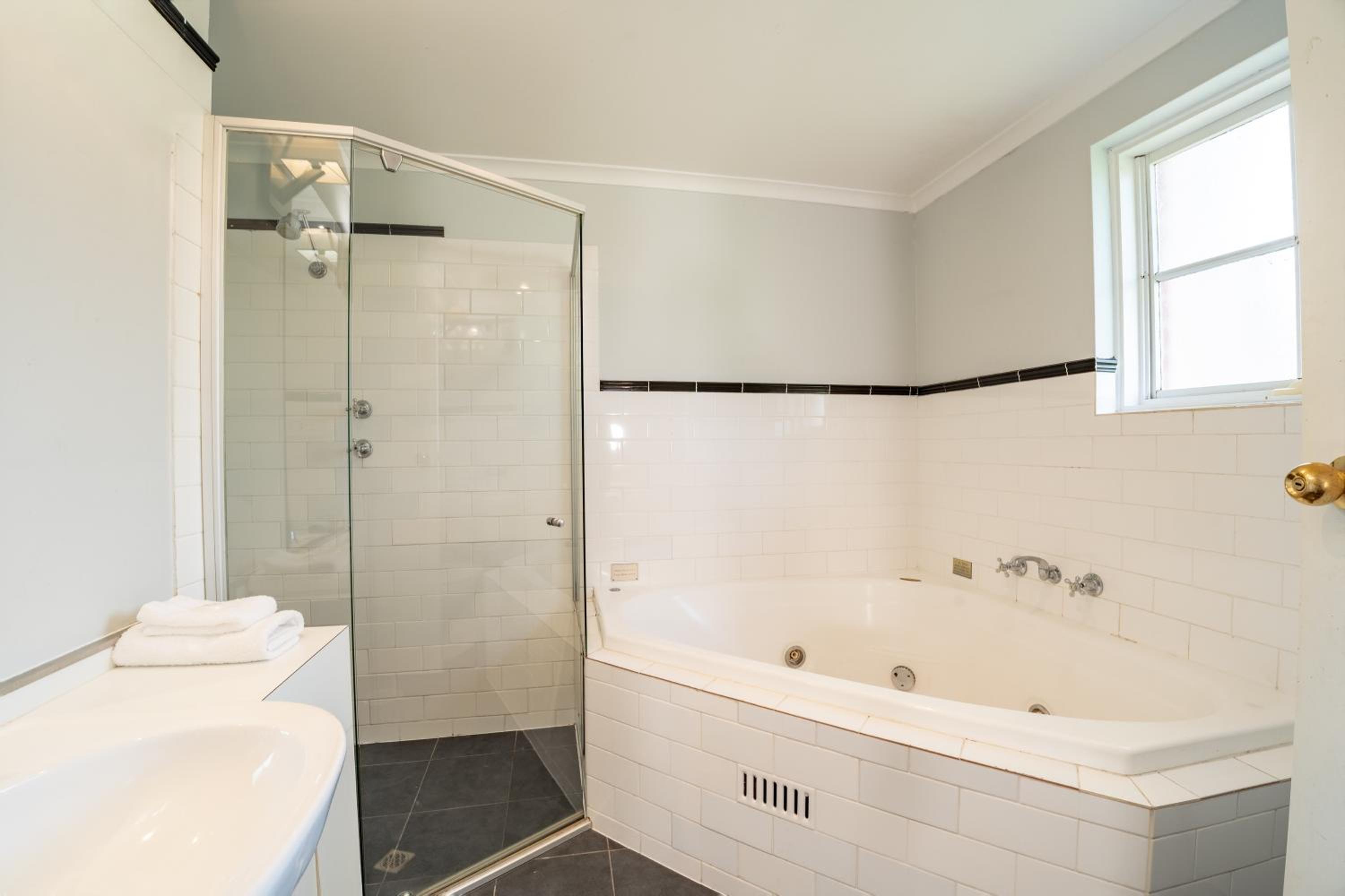 Queen Suite photo 2