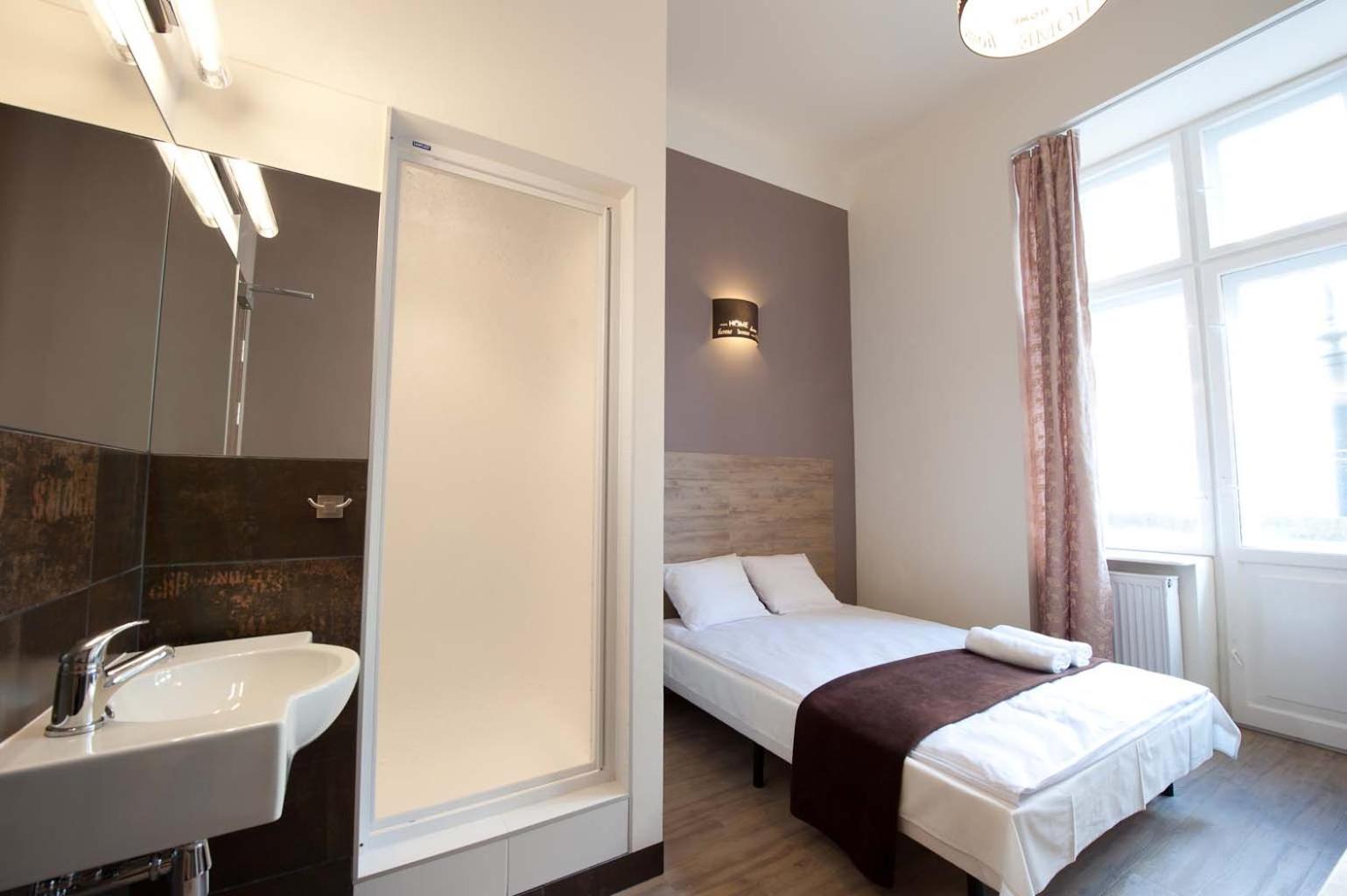 Double Room with Private Bathroom - Photo 4
