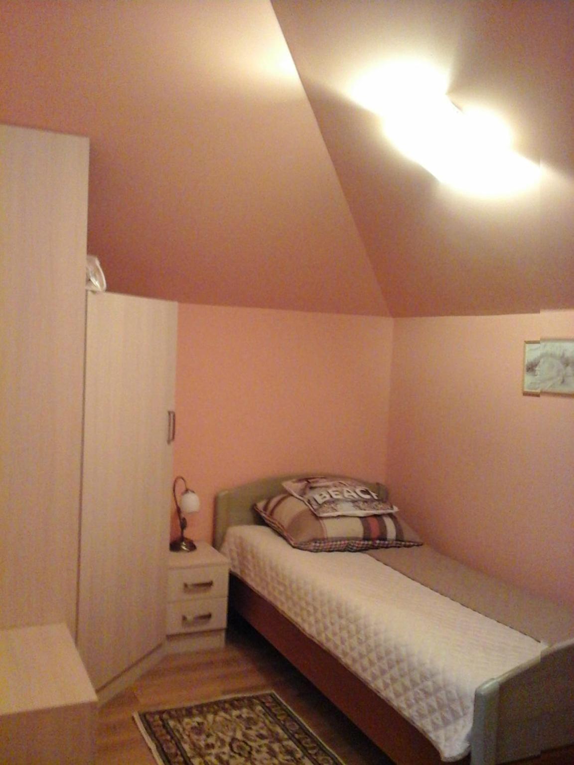 Single Room with Bathroom photo 2