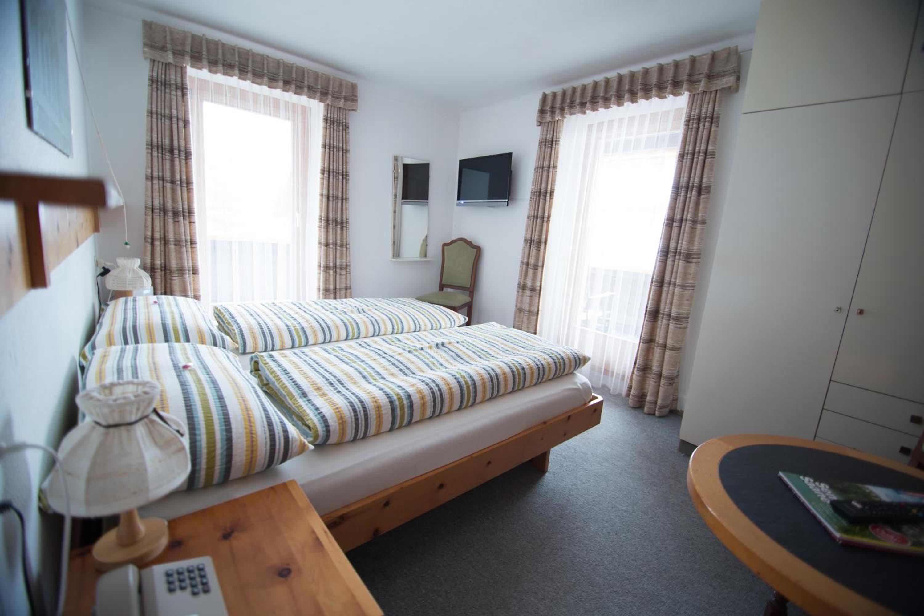 Standard Double Room - Photo 12