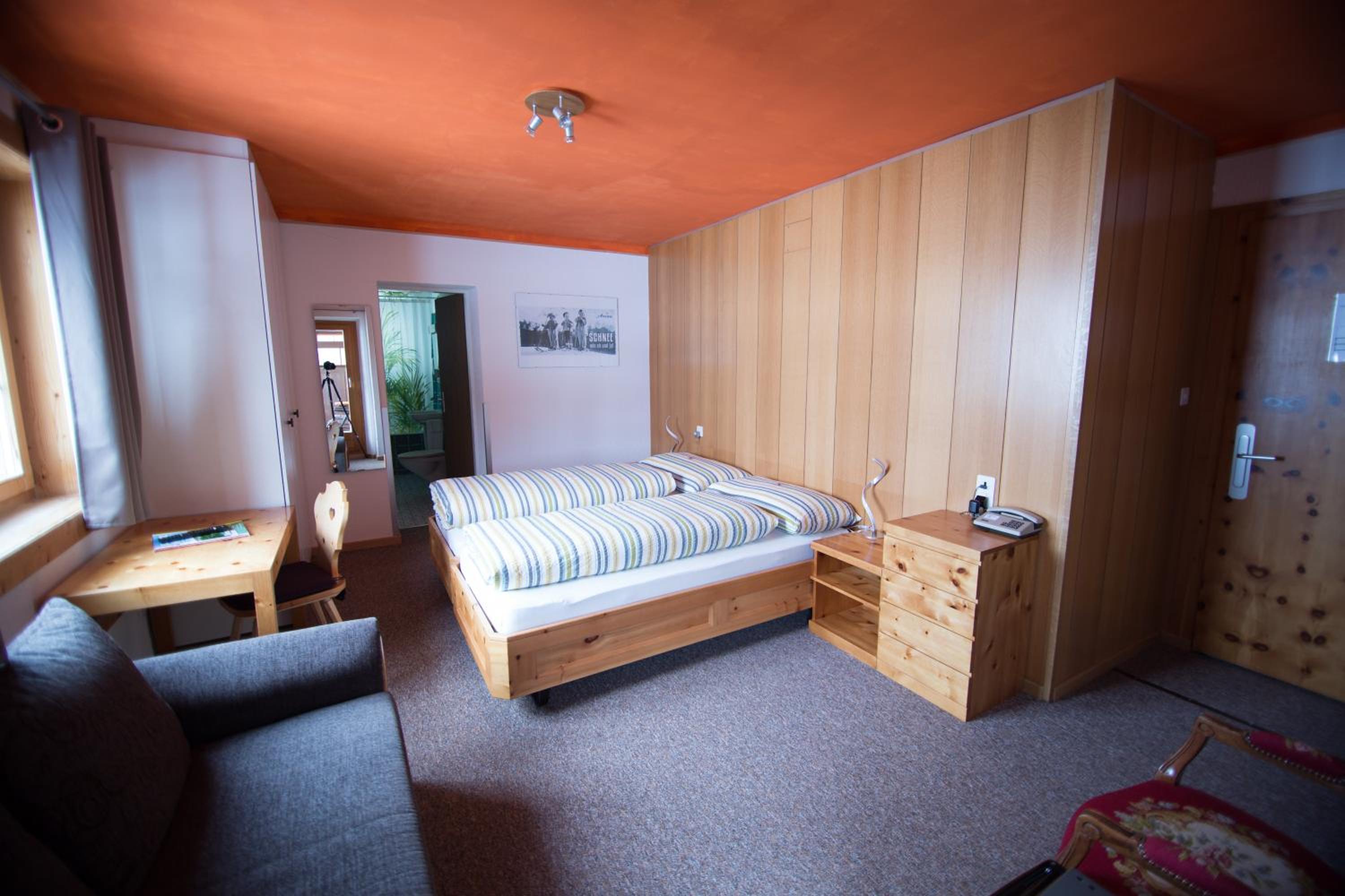 Standard Double Room - Photo 10