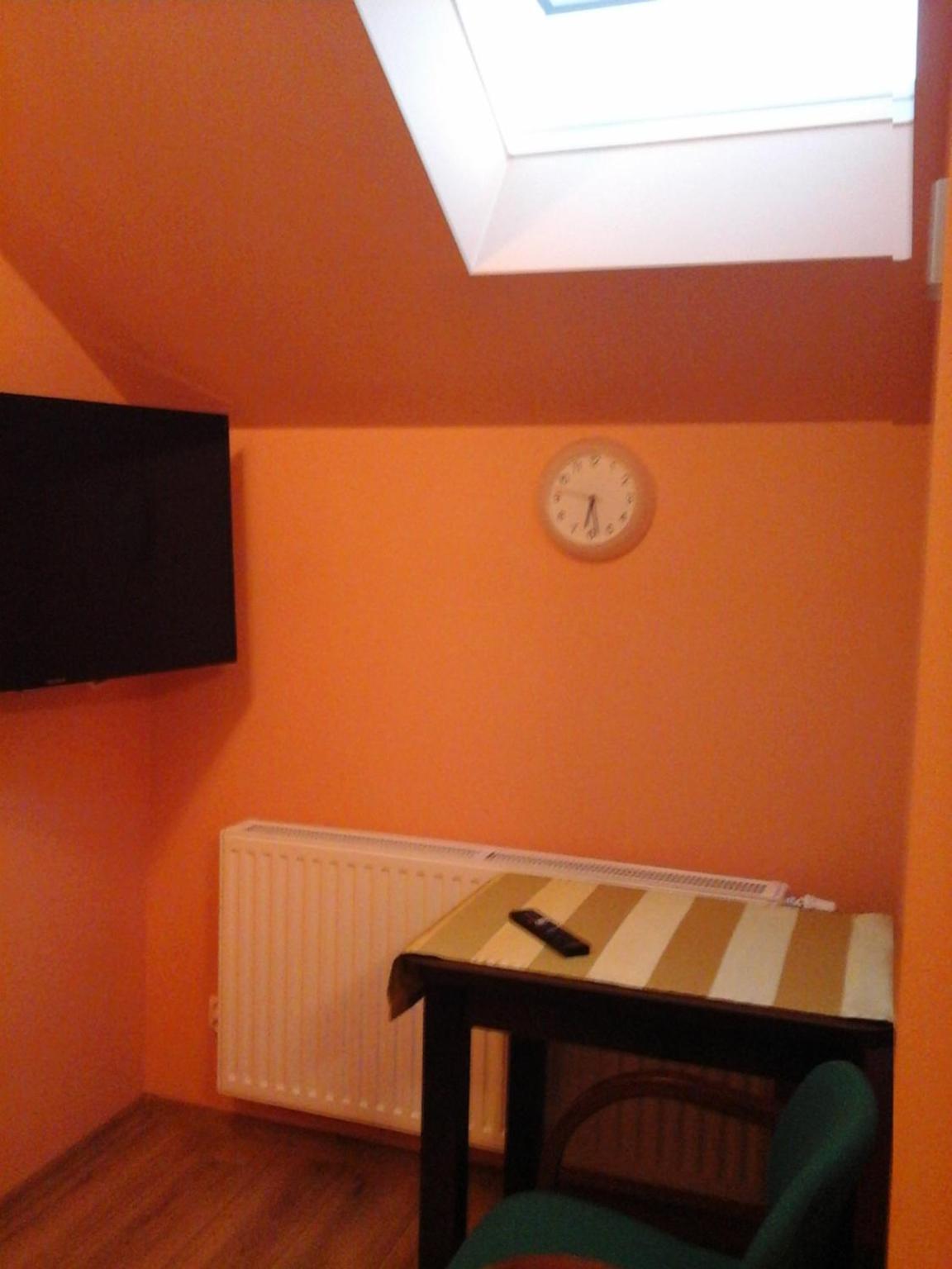 Single Room with Bathroom photo 3