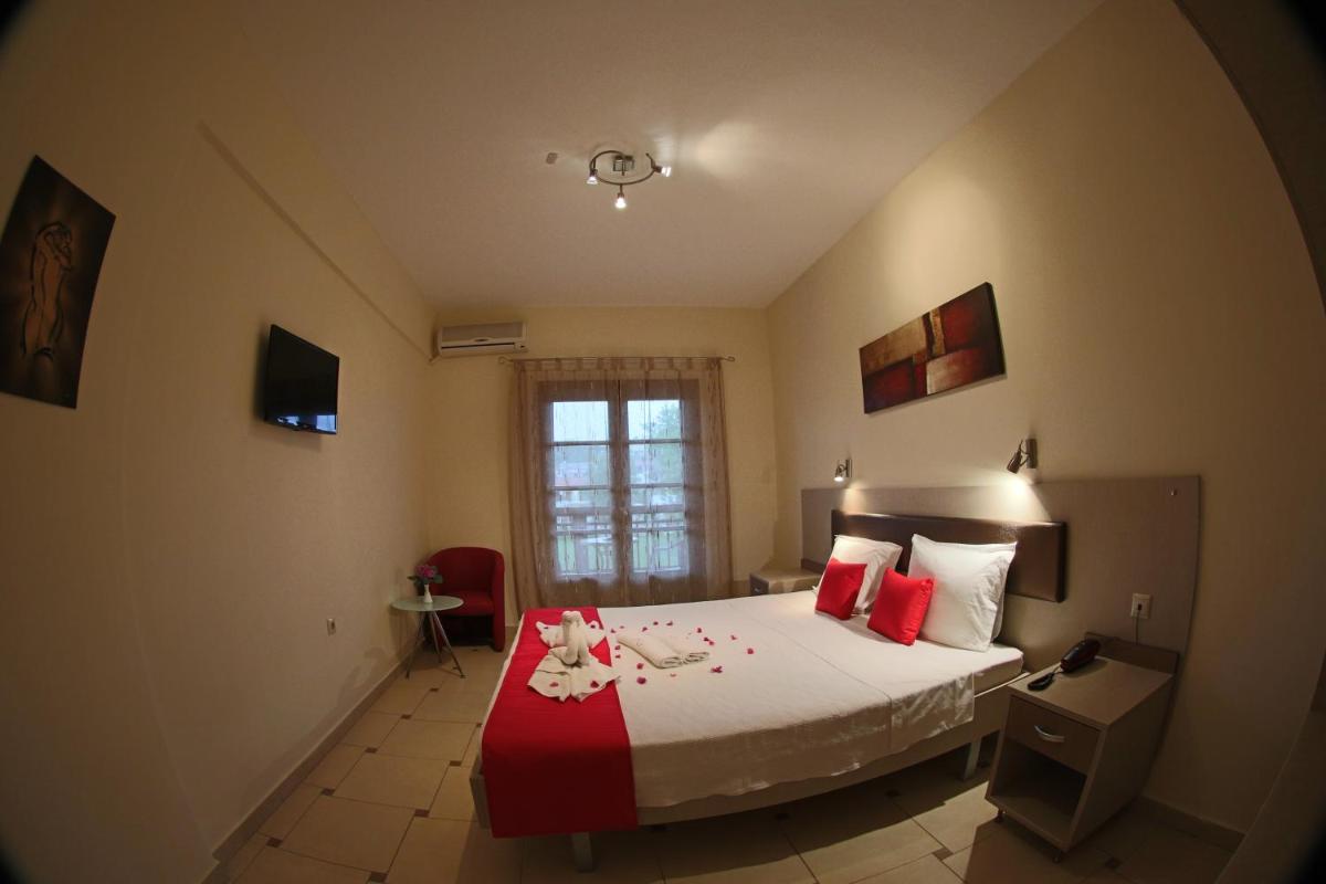 Double or Twin Room with Garden View photo 3