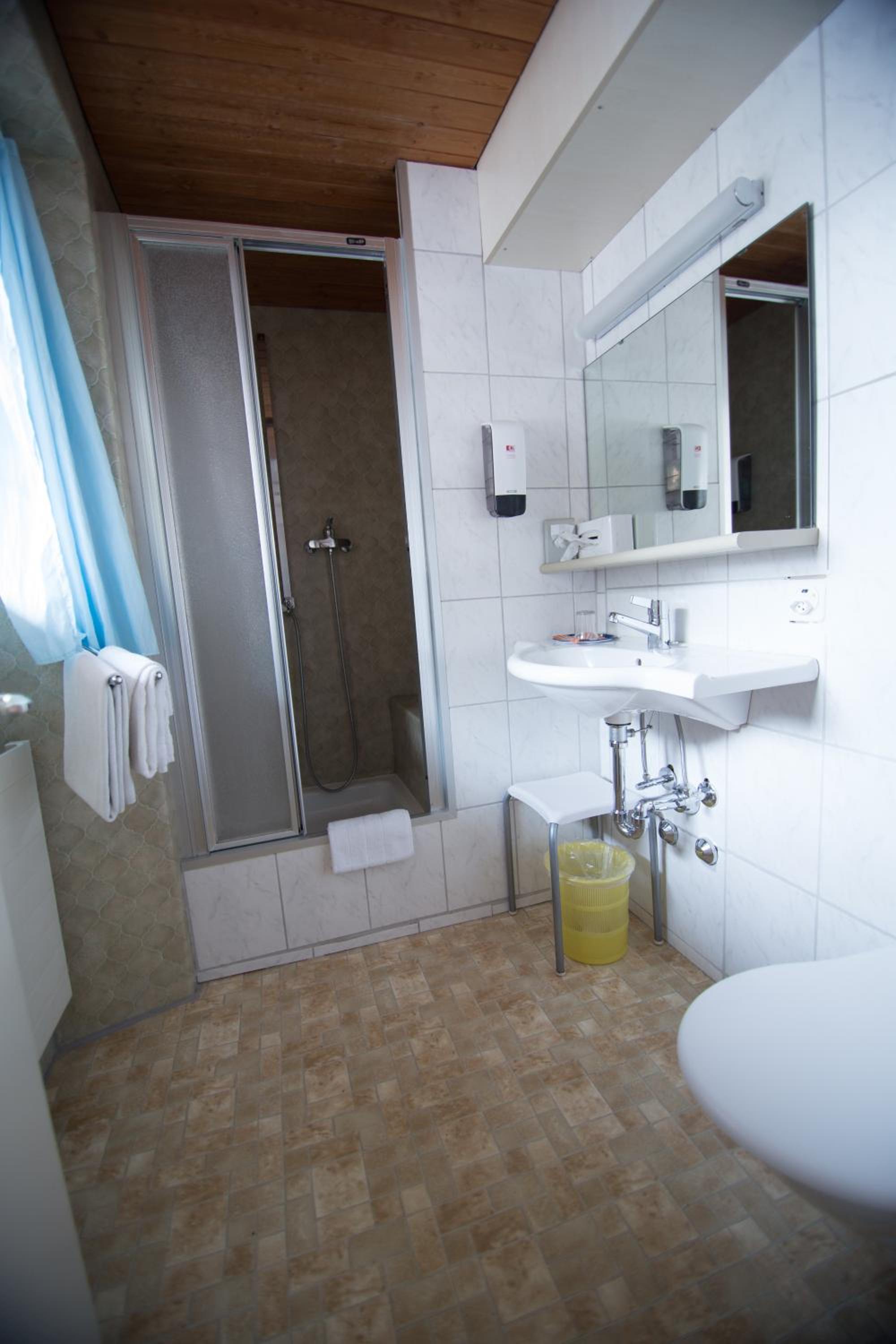 Standard Double Room - Photo 9