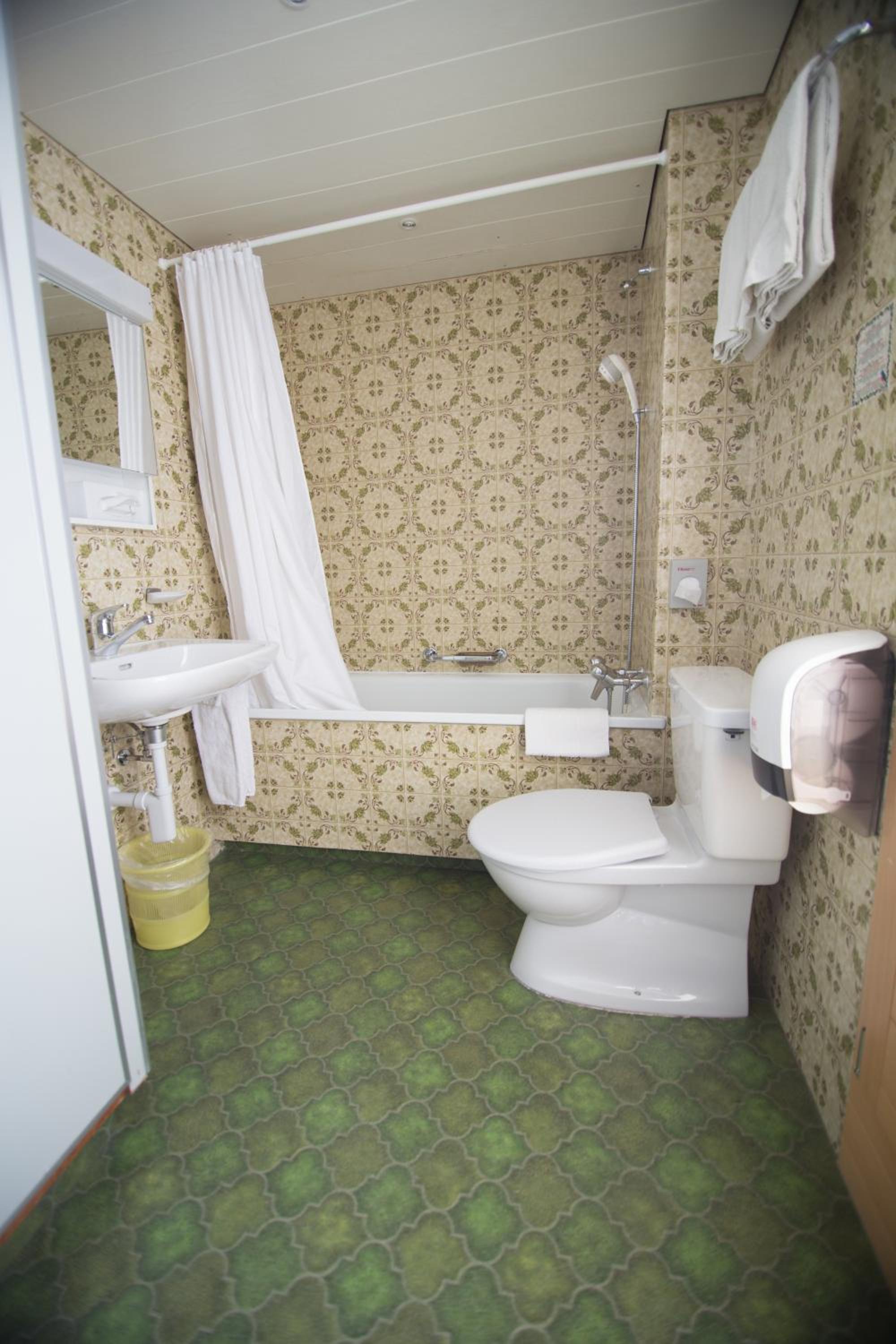 Standard Double Room - Photo 8