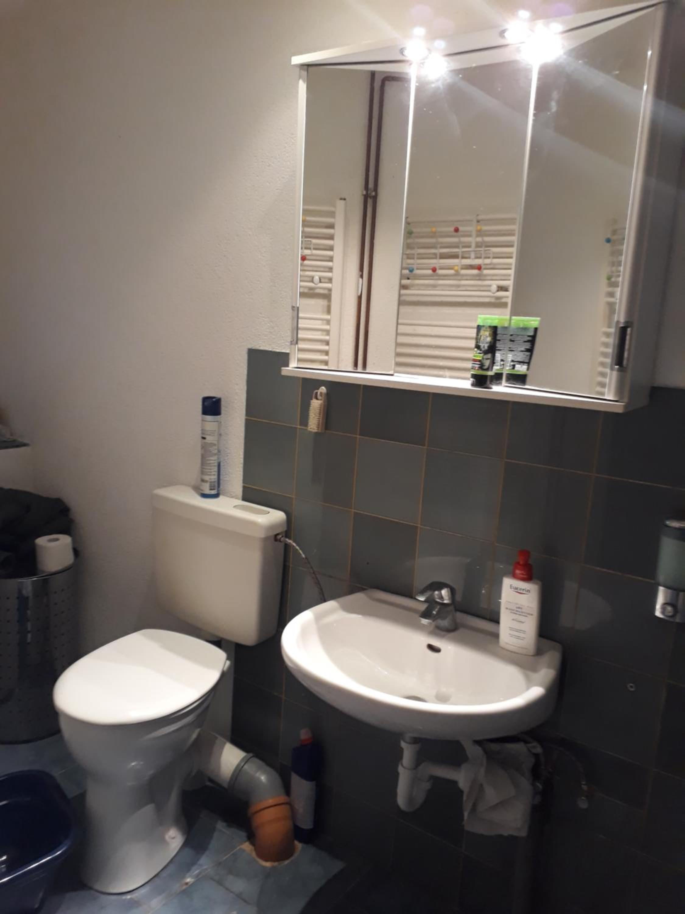 Standard Twin Room - Photo 4