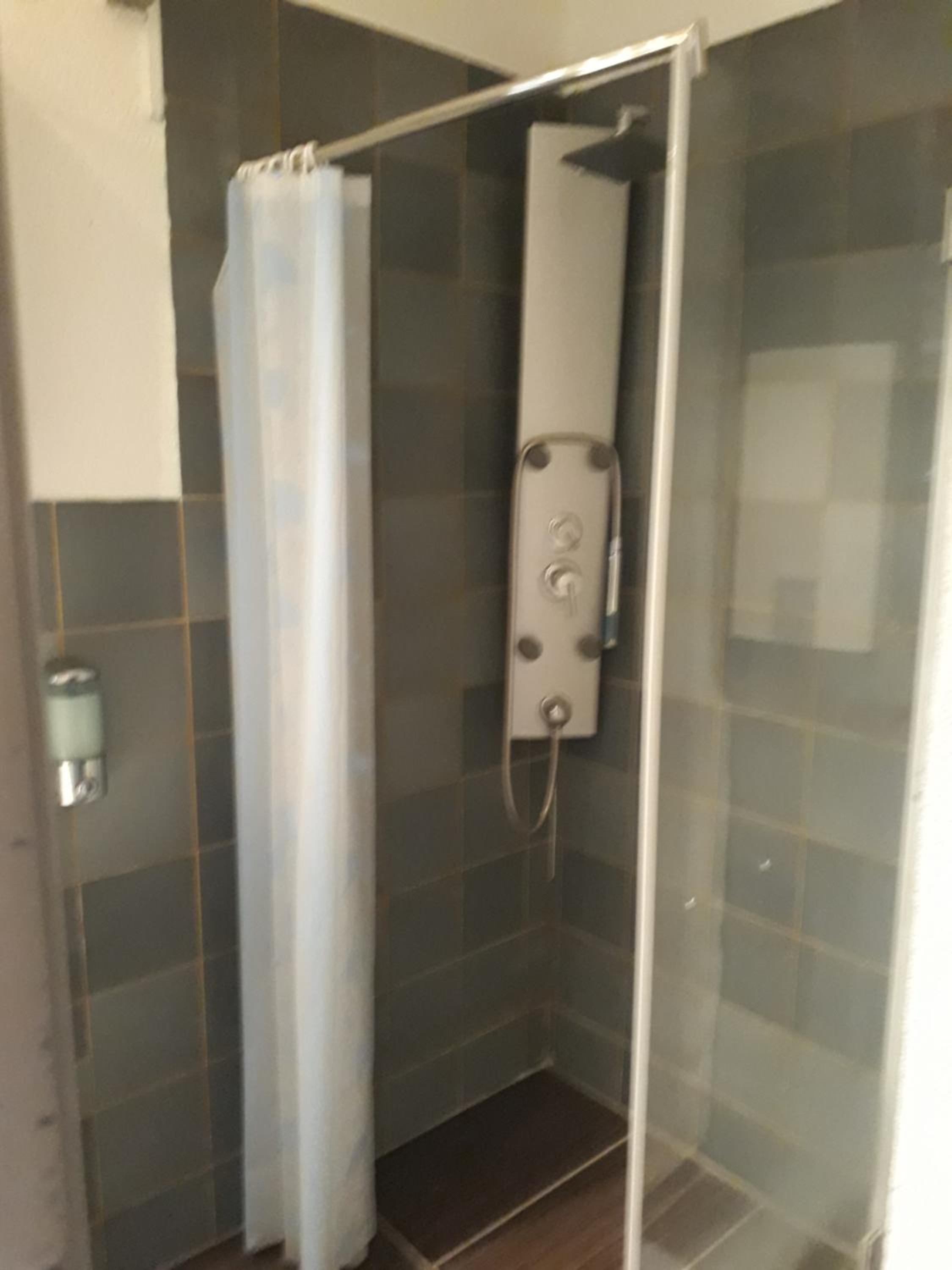 Standard Twin Room - Photo 5