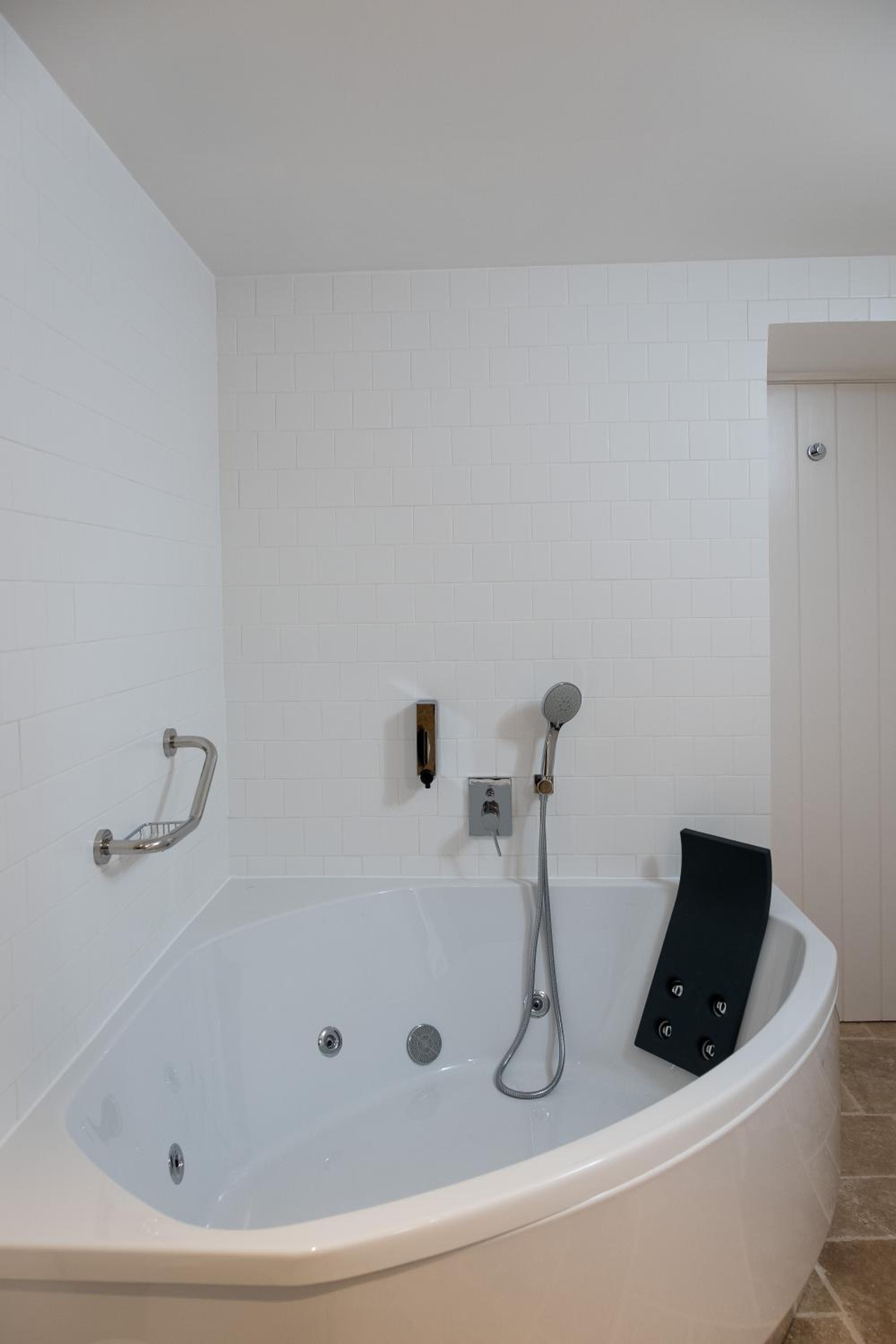 One-Bedroom House - Photo 39