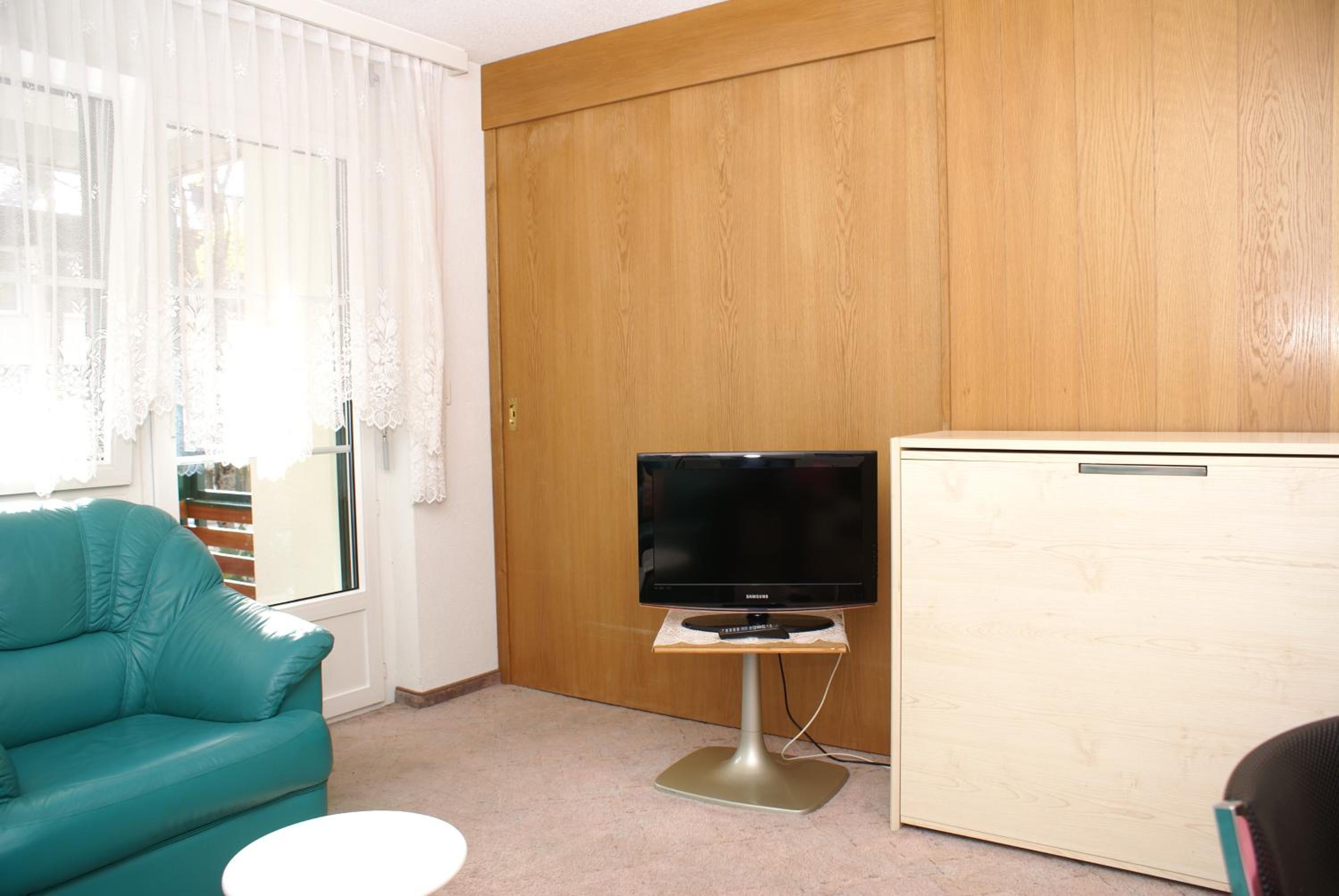 Standard One-Bedroom Apartment - Photo 15