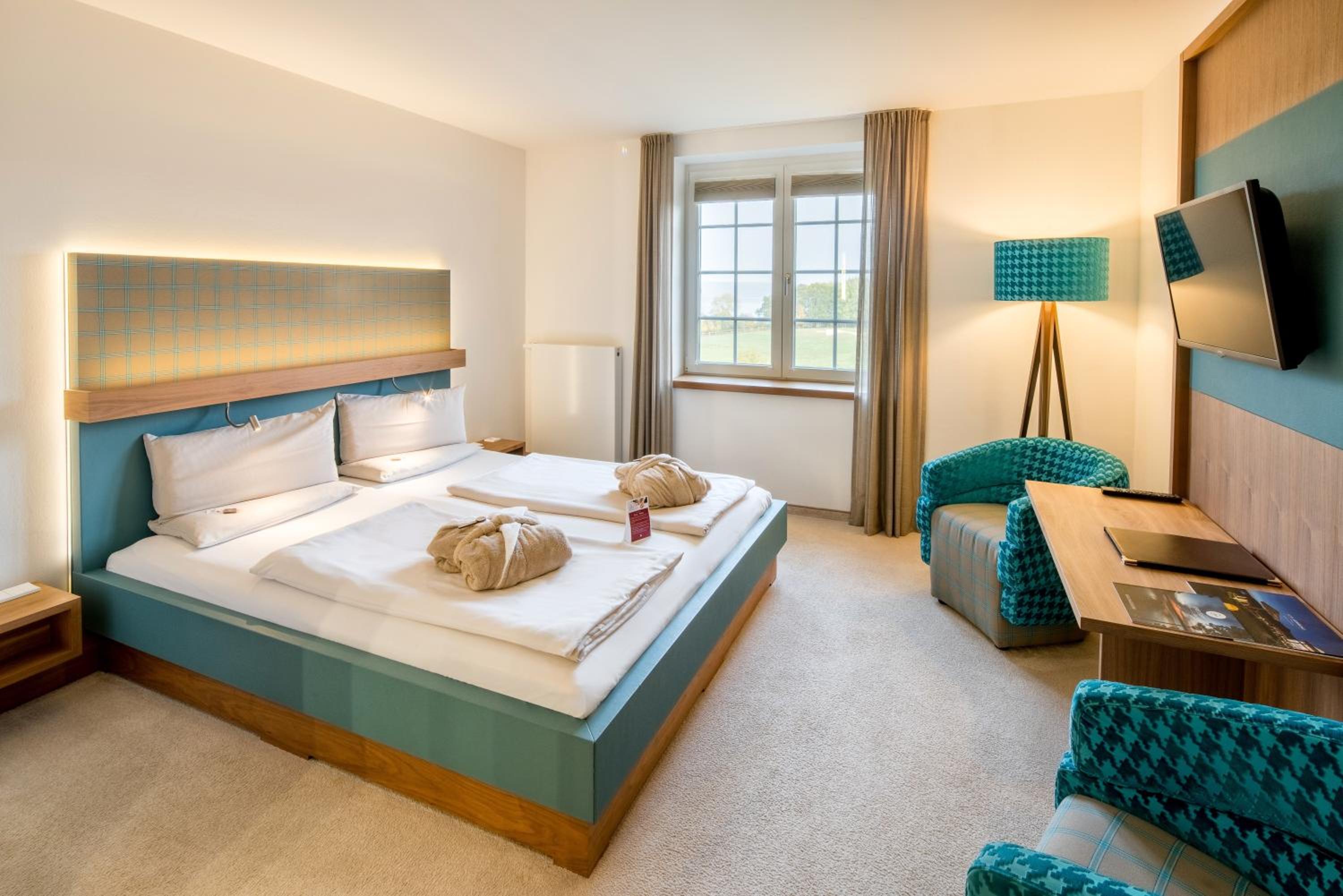 Double Room with Partial Lake View