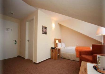 Comfort Single Room thumbnail 6