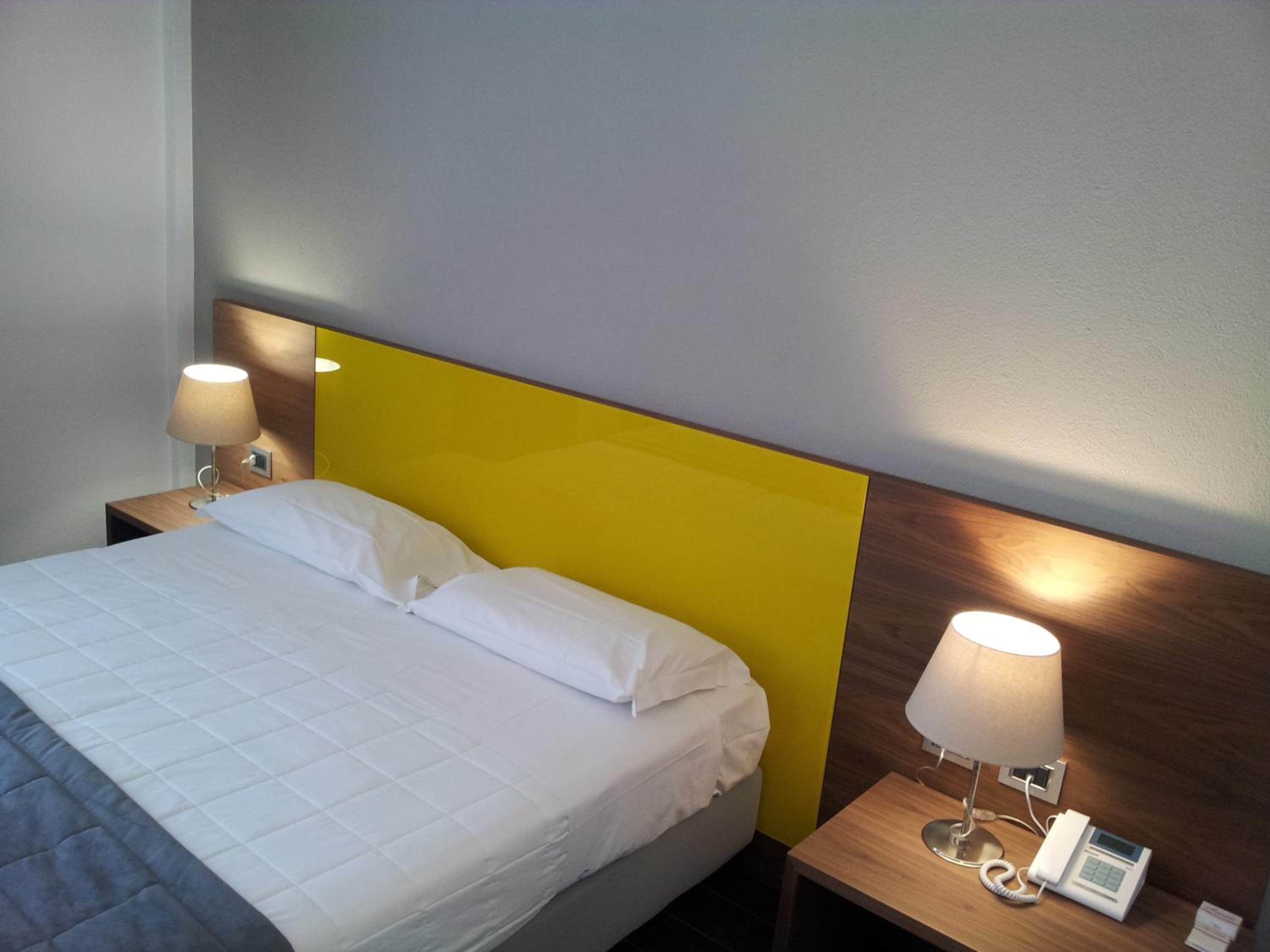 Deluxe Double Room - Photo 9