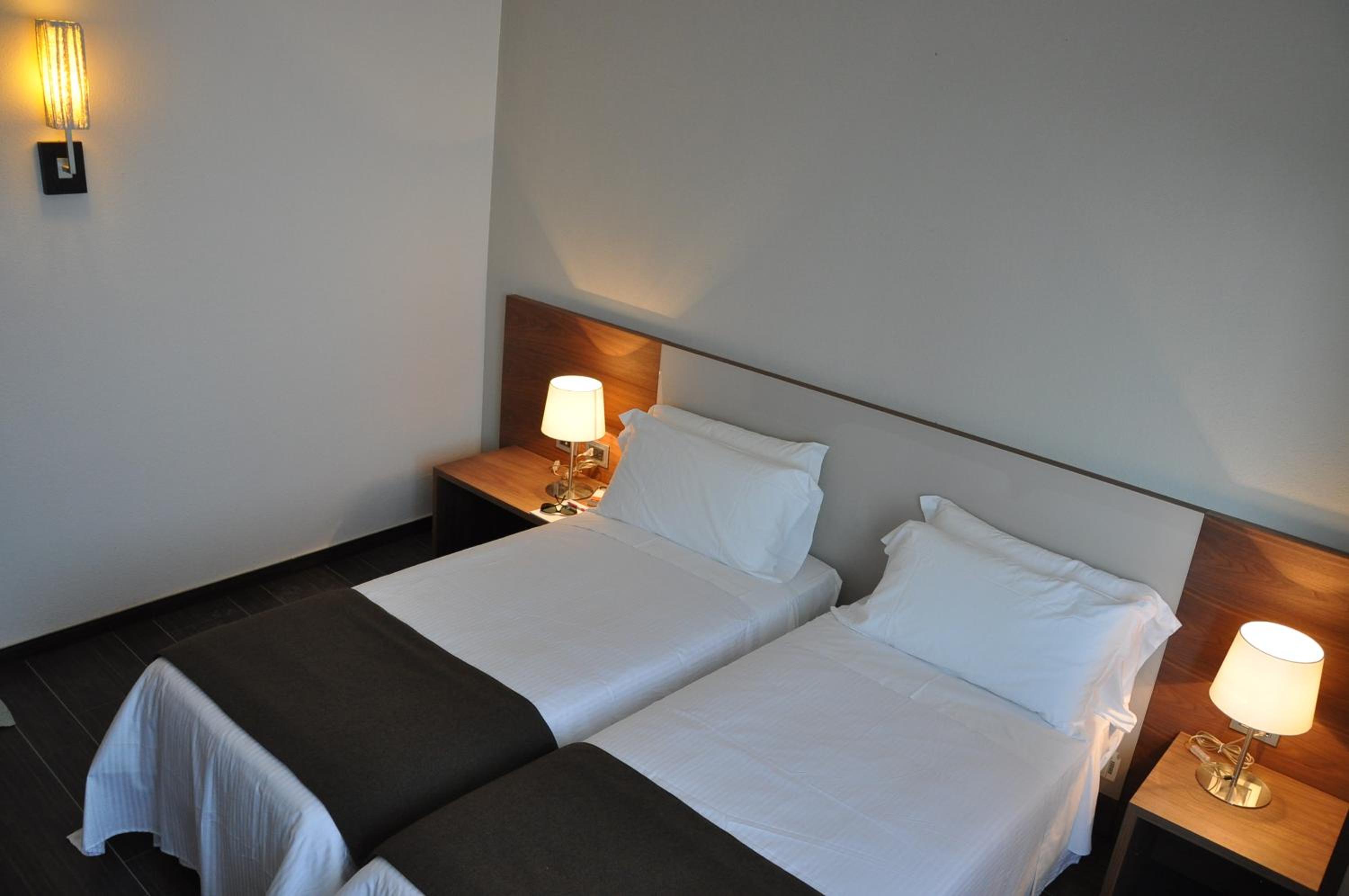 Deluxe Double Room - Photo 8
