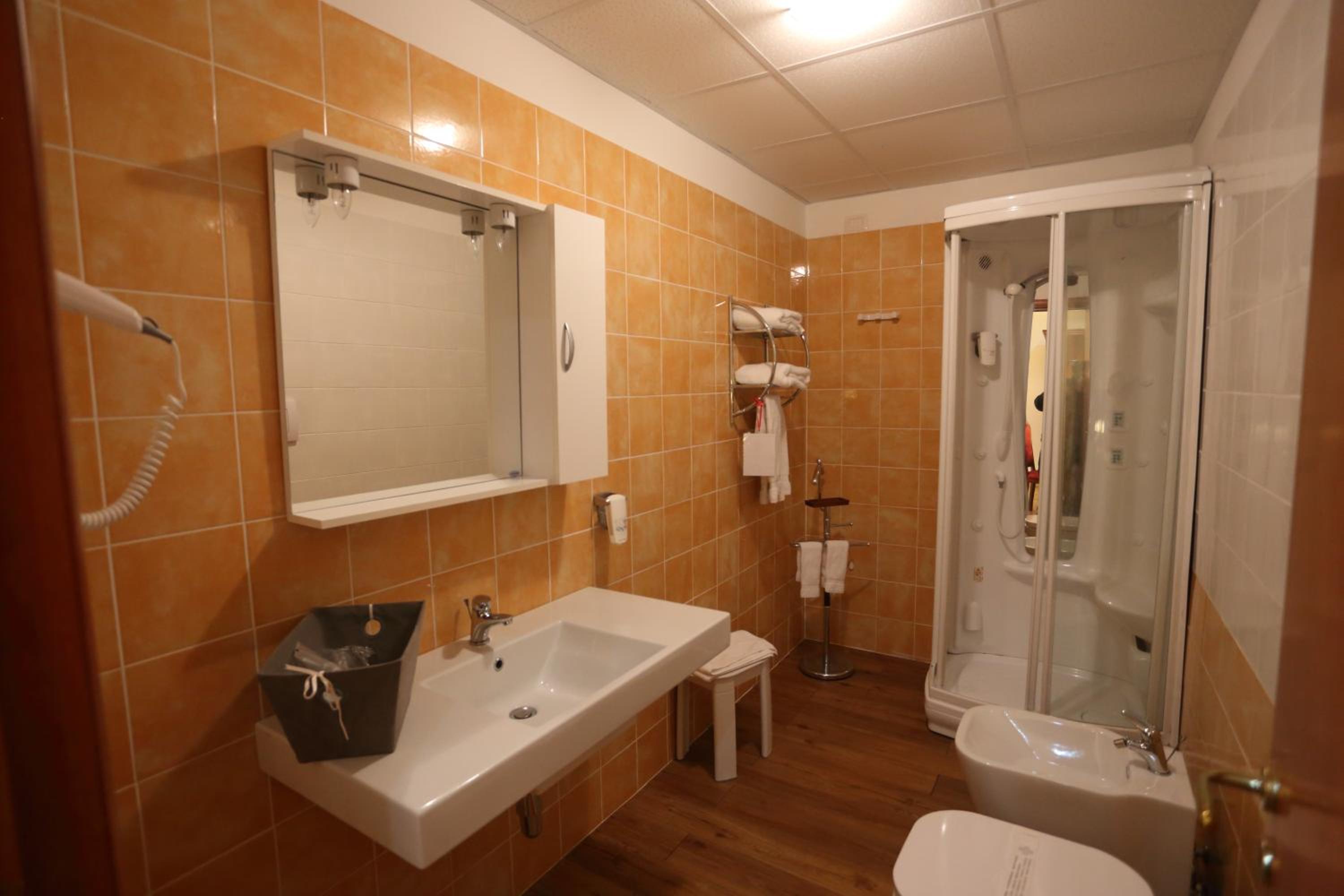 Classic Quadruple Room - Photo 2