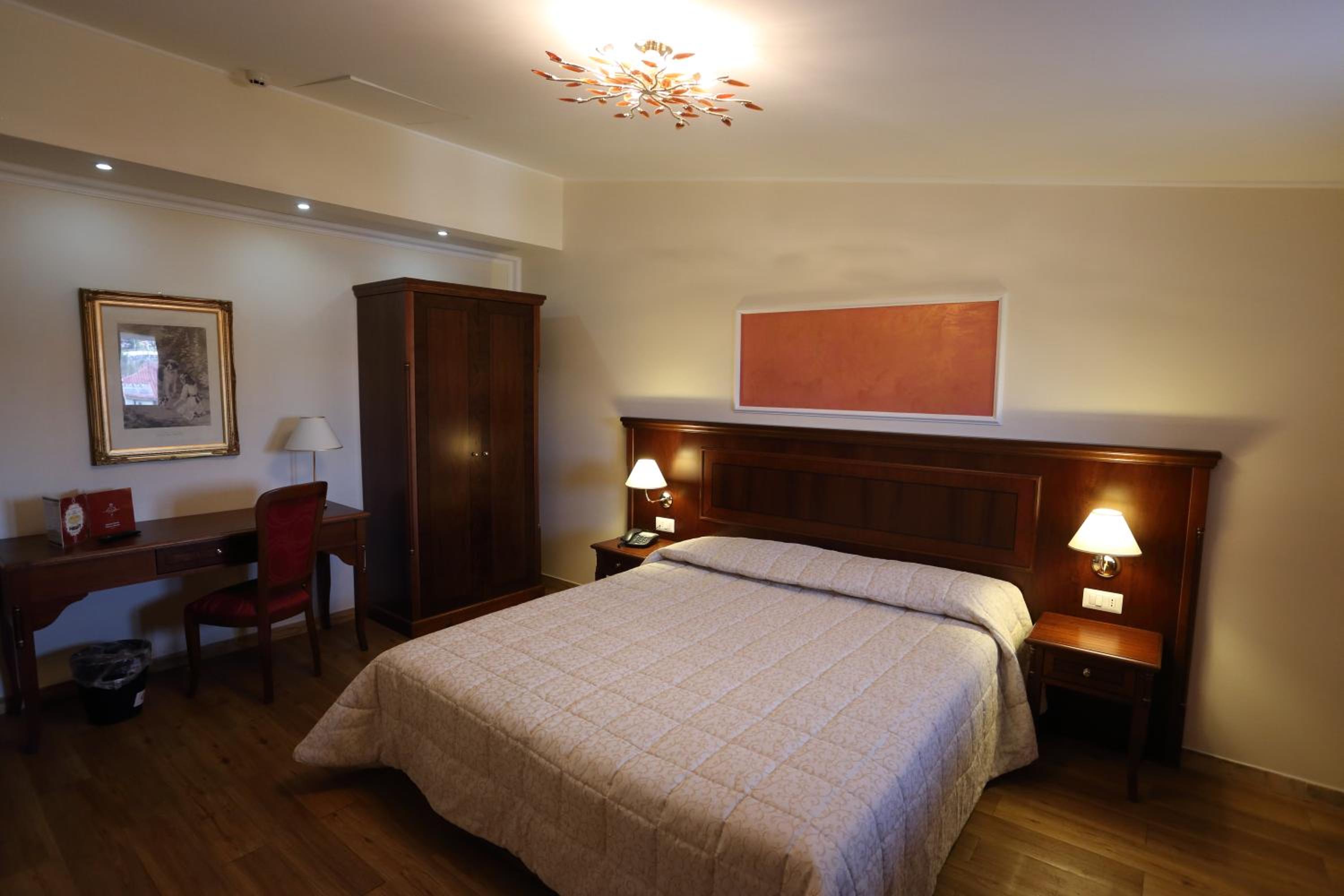 Double Room - Photo 18